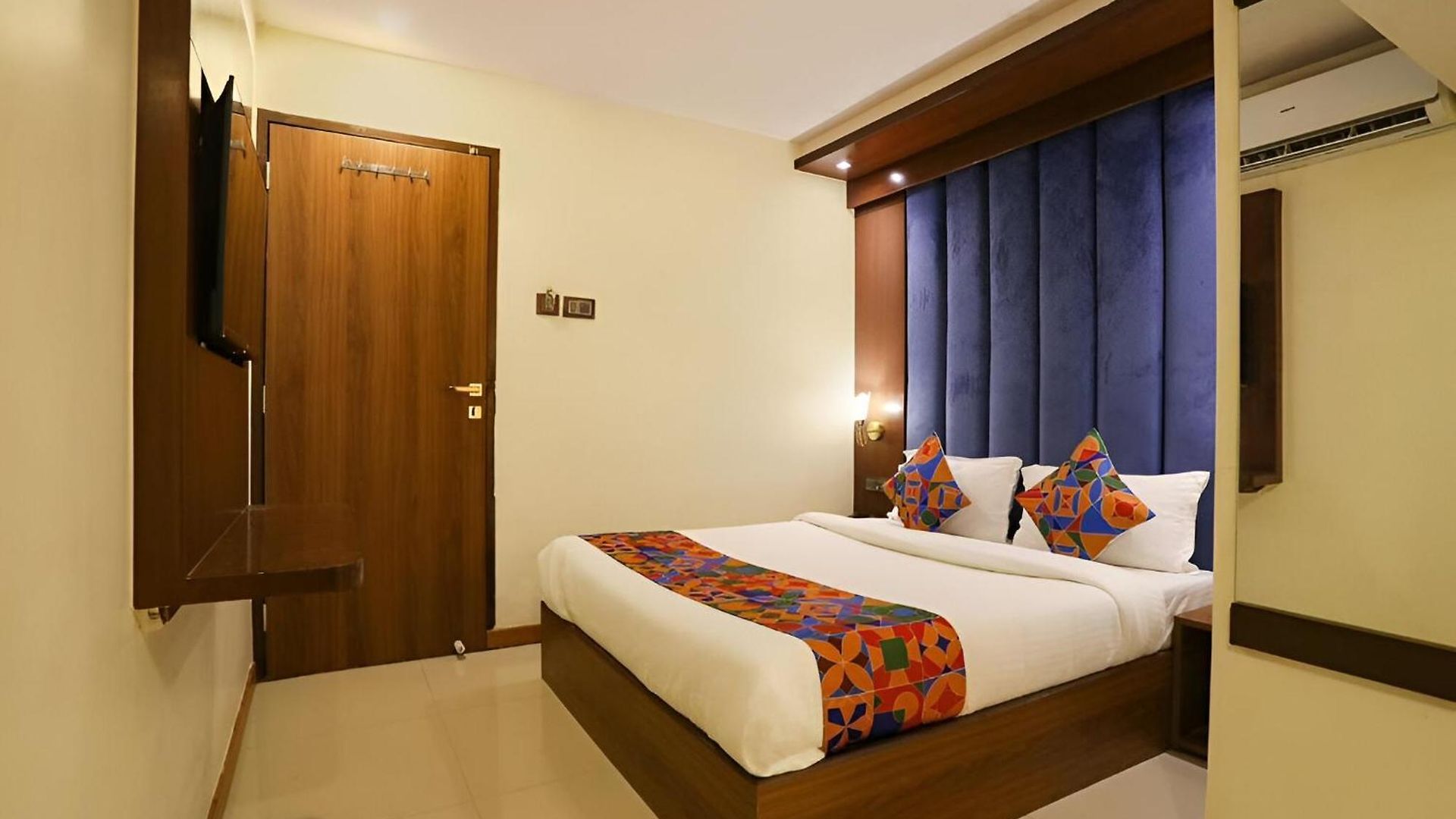Glitz The Rio - Nr Solitaire Corporate Business Park Guest house 2*
