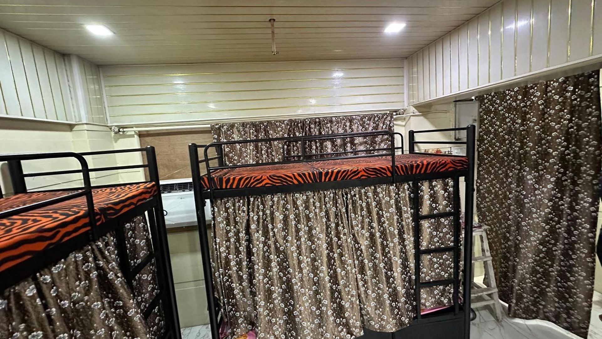 Balaji Andheri West Hostel