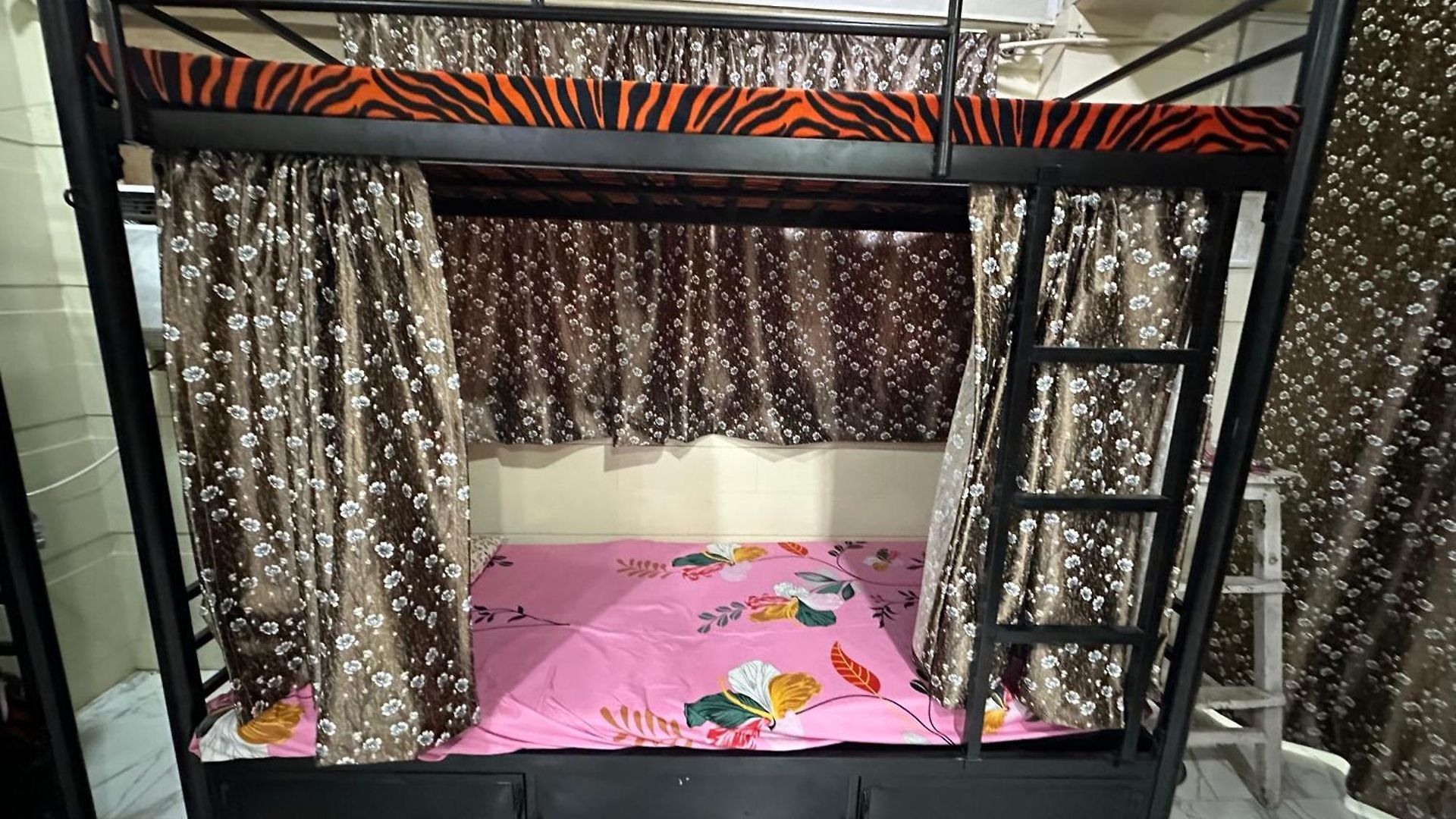 Balaji Andheri West Hostel