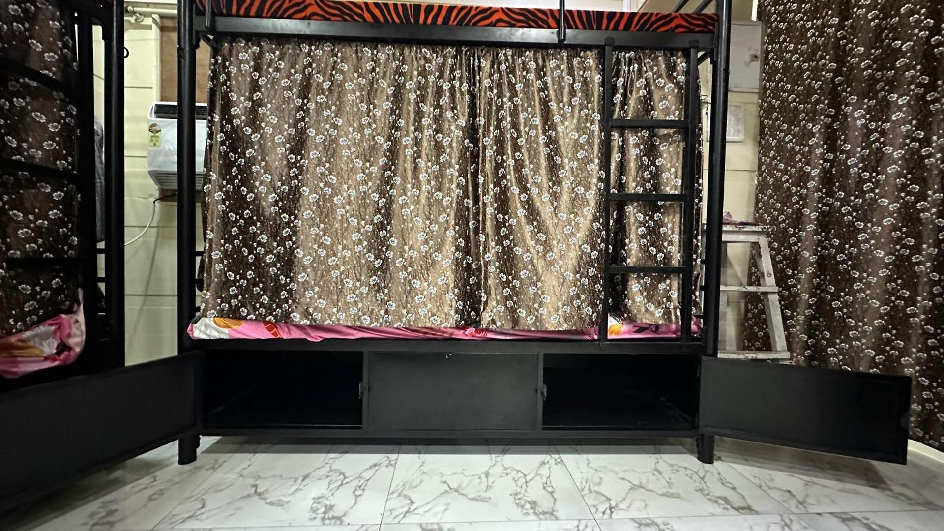 Hostel Balaji Andheri West