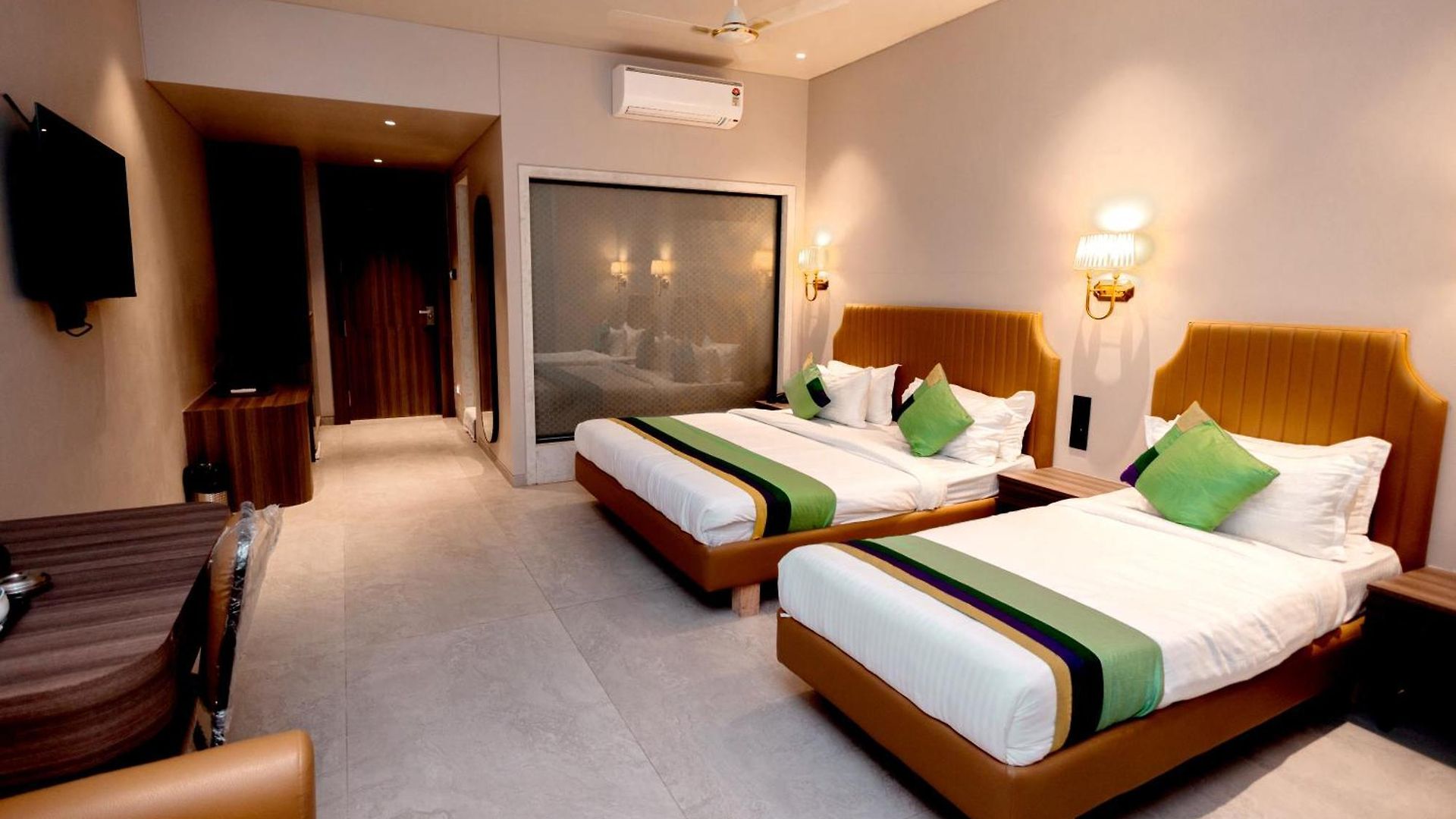 Hotel Golden Tulipz Mumbai