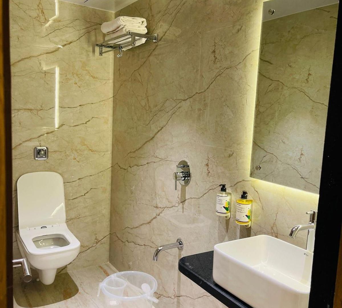 Hotel Double Crown Airport T2