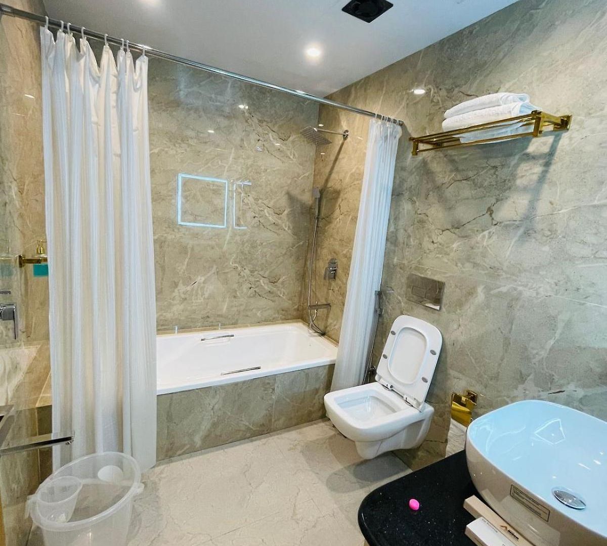 Hotel Double Crown Airport T2 2*