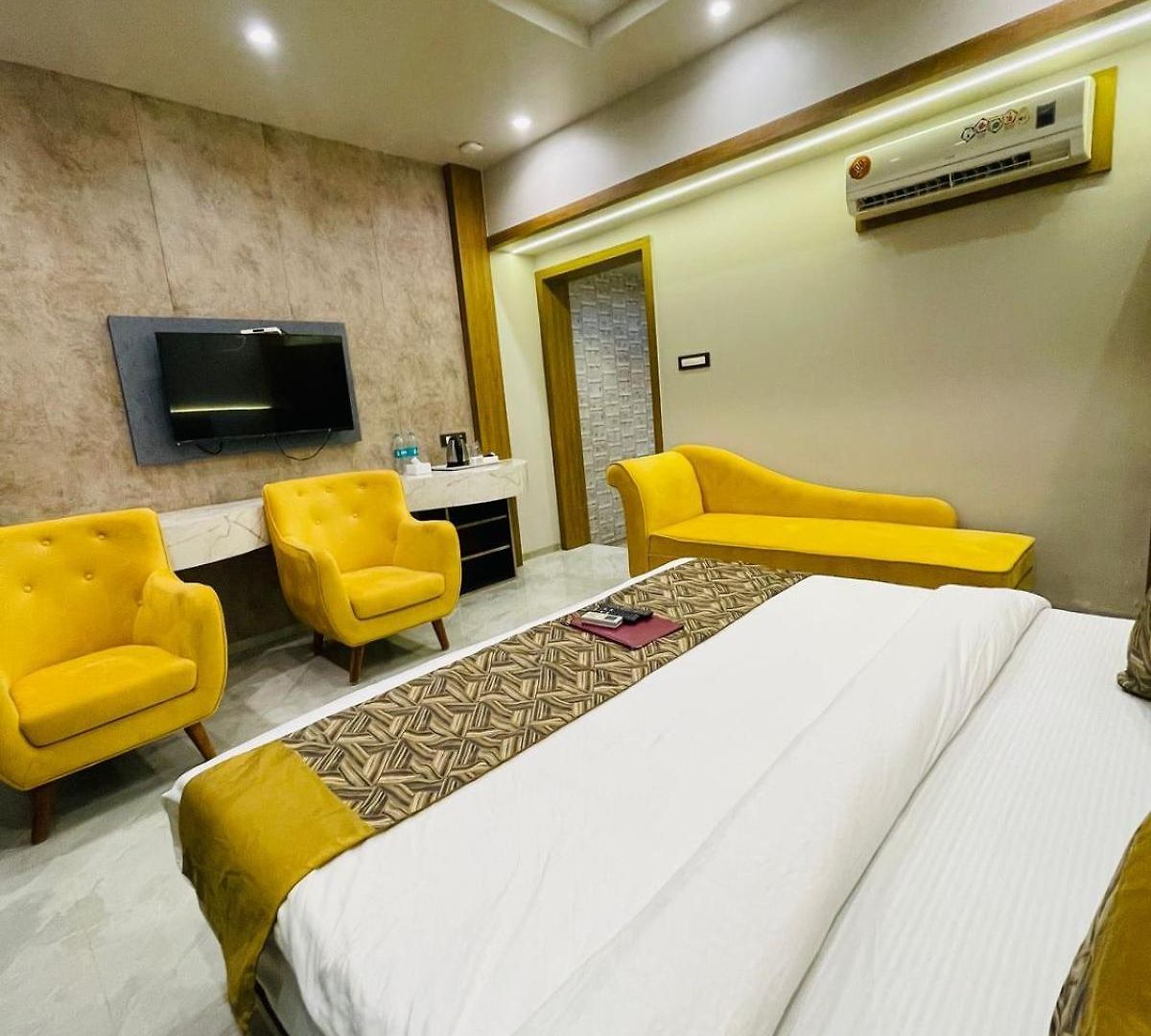 Hotel Double Crown Airport T2 Mumbai