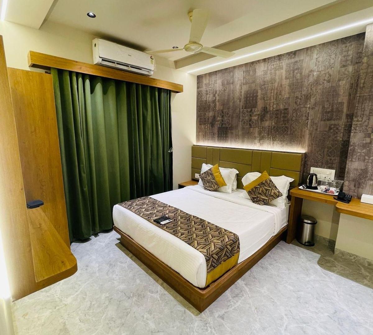 Double Crown Airport T2 Hotel 2*
