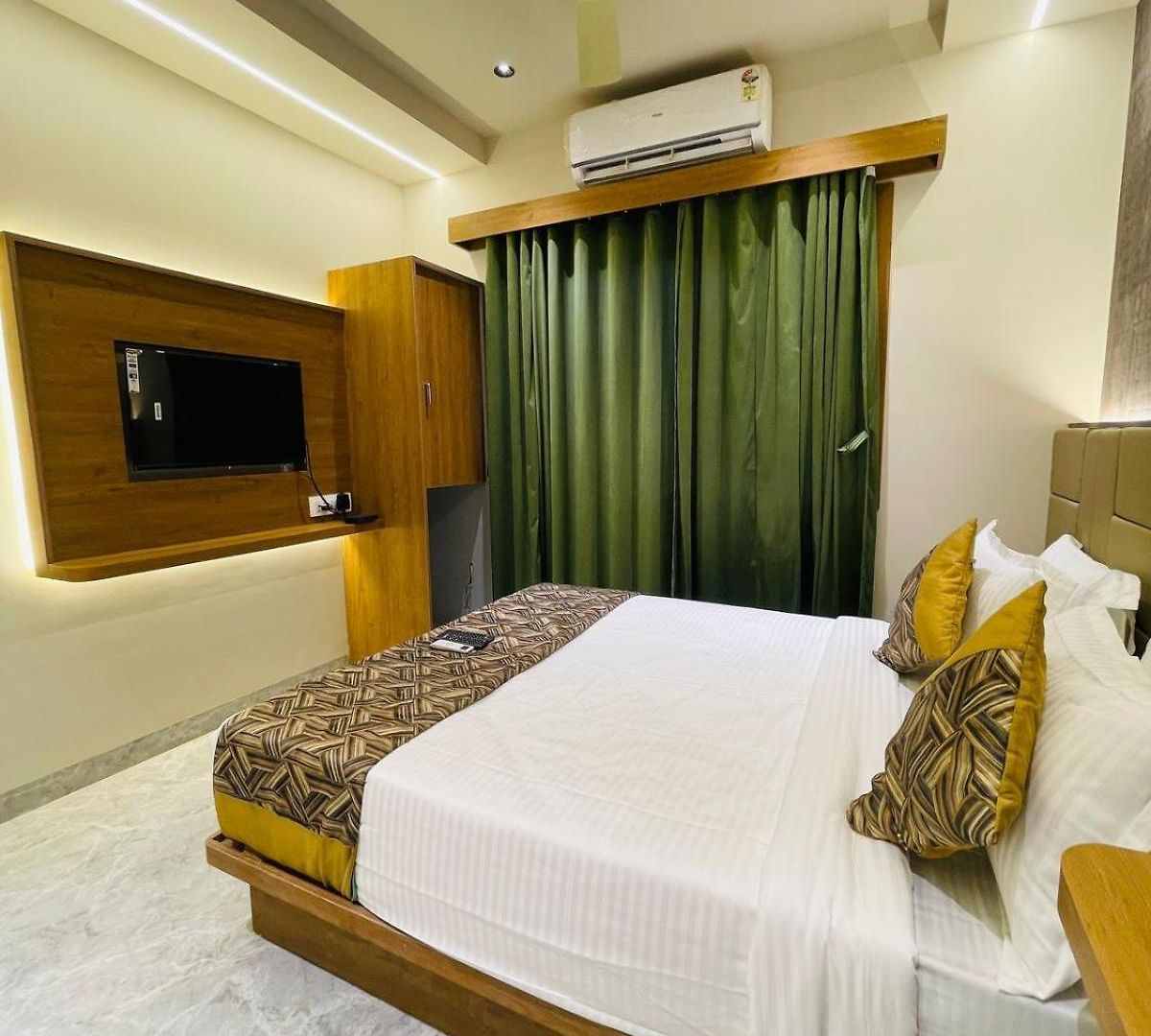 Double Crown Airport T2 Hotel Mumbai