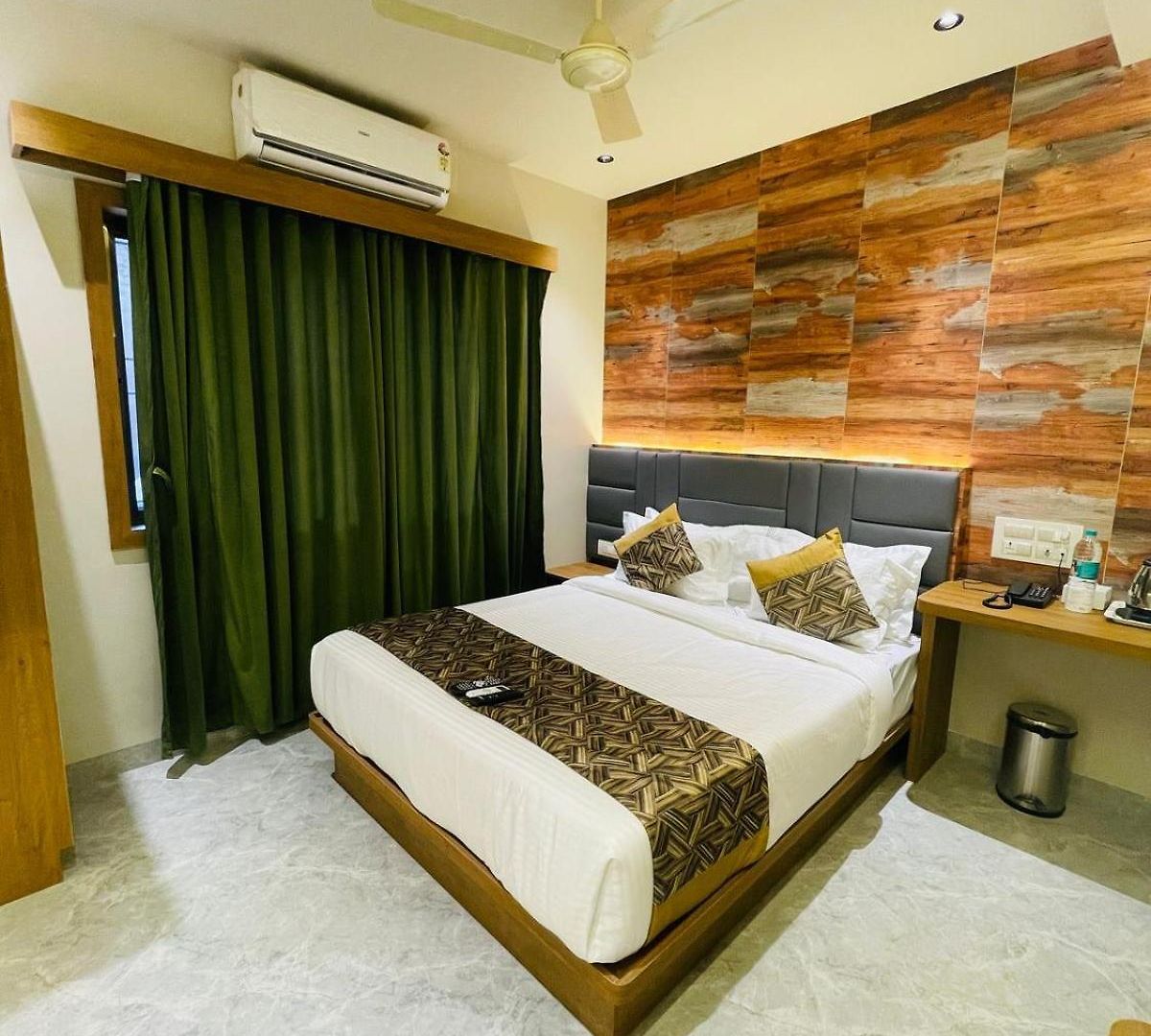 Double Crown Airport T2 Hotel Mumbai
