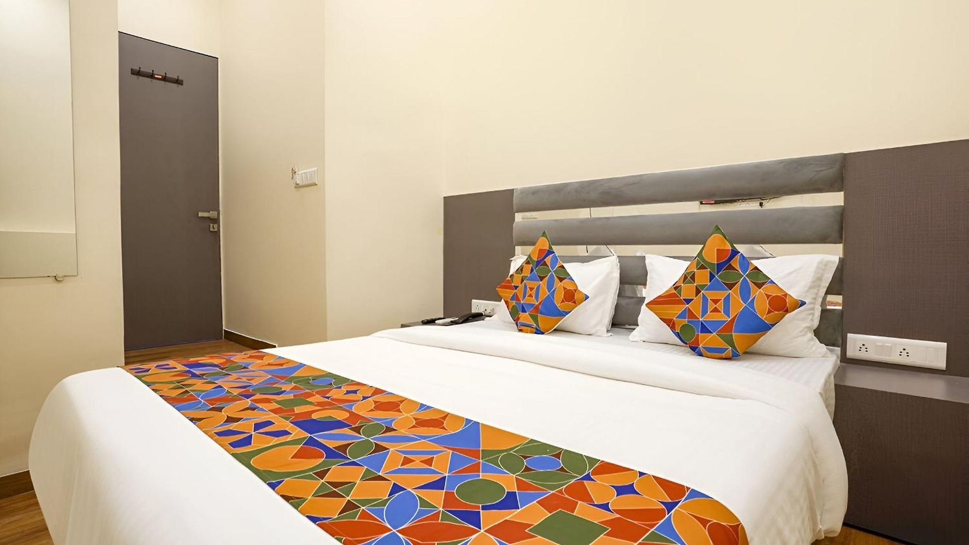 Hotel Glitz Freedom International Mumbai