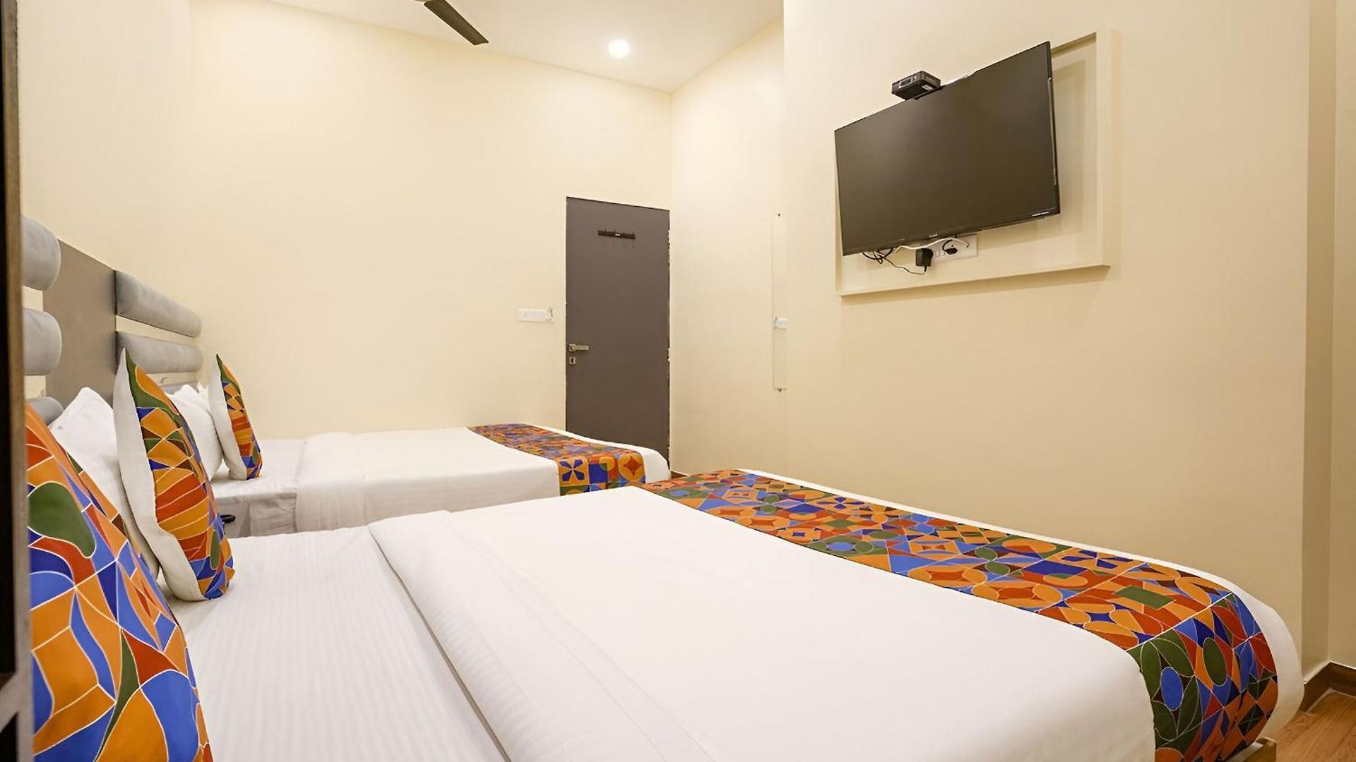 Glitz Freedom International Hotel