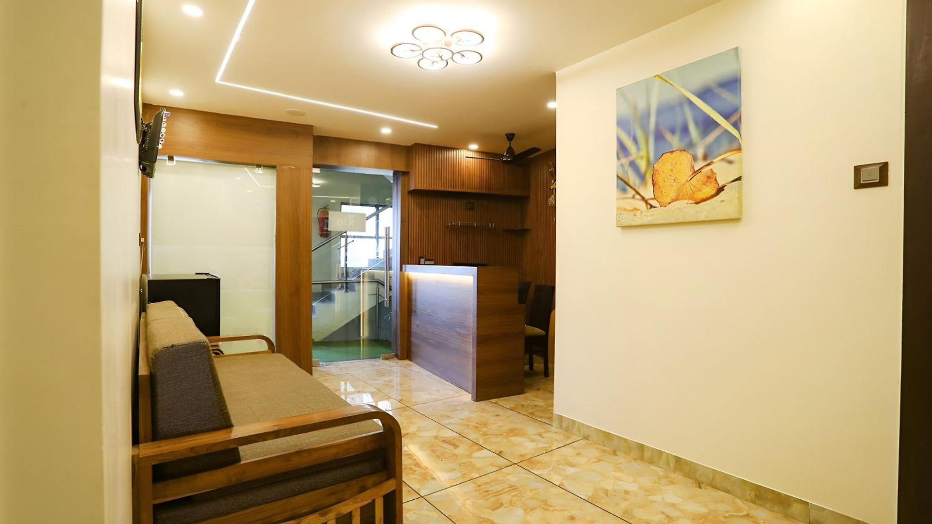 Glitz The Rio - Nr Solitaire Corporate Business Park 2*