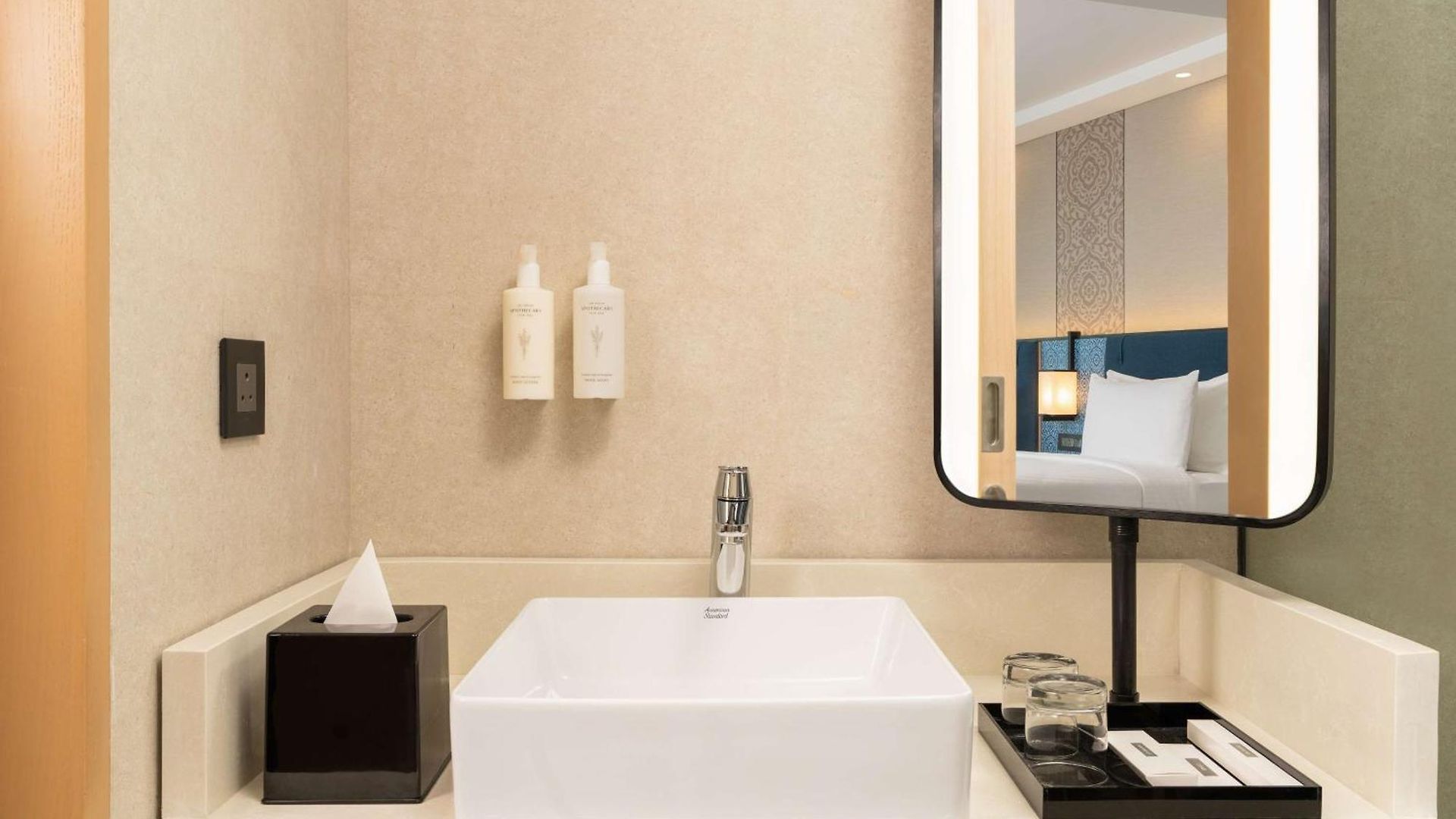 Hilton Garden International Airport Hotel 4*