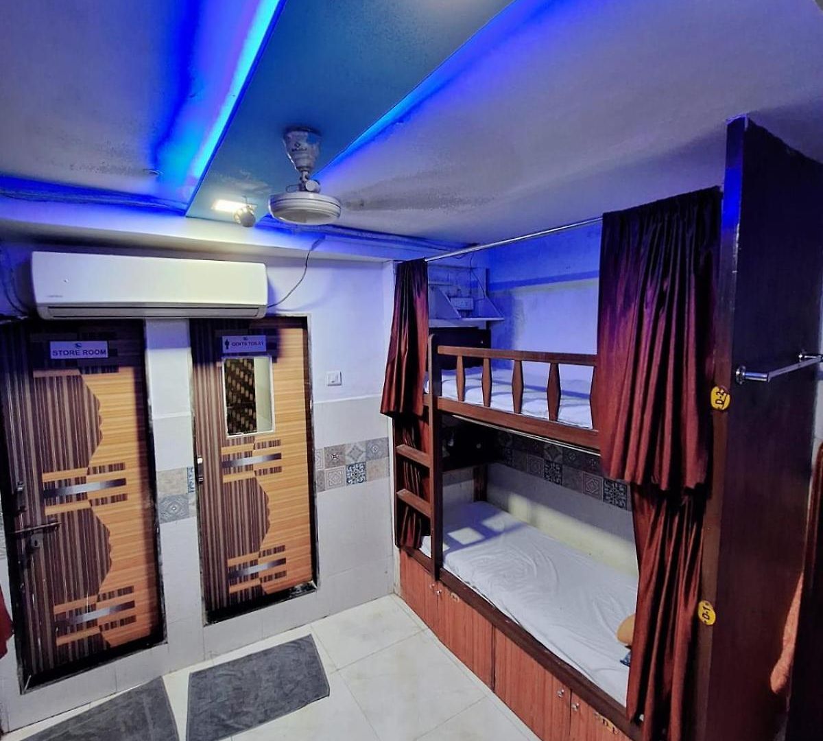 Neon Nest Suits Asalpha Metro Hostel *