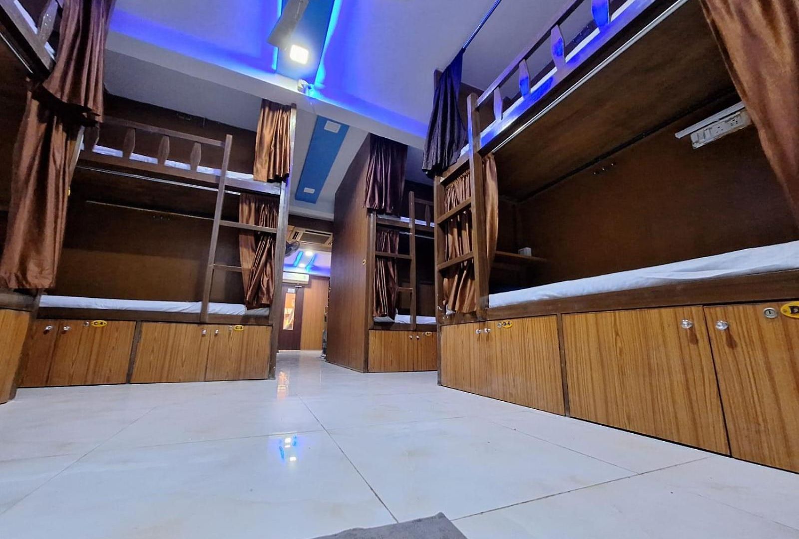 Hostel Neon Nest Suits Asalpha Metro