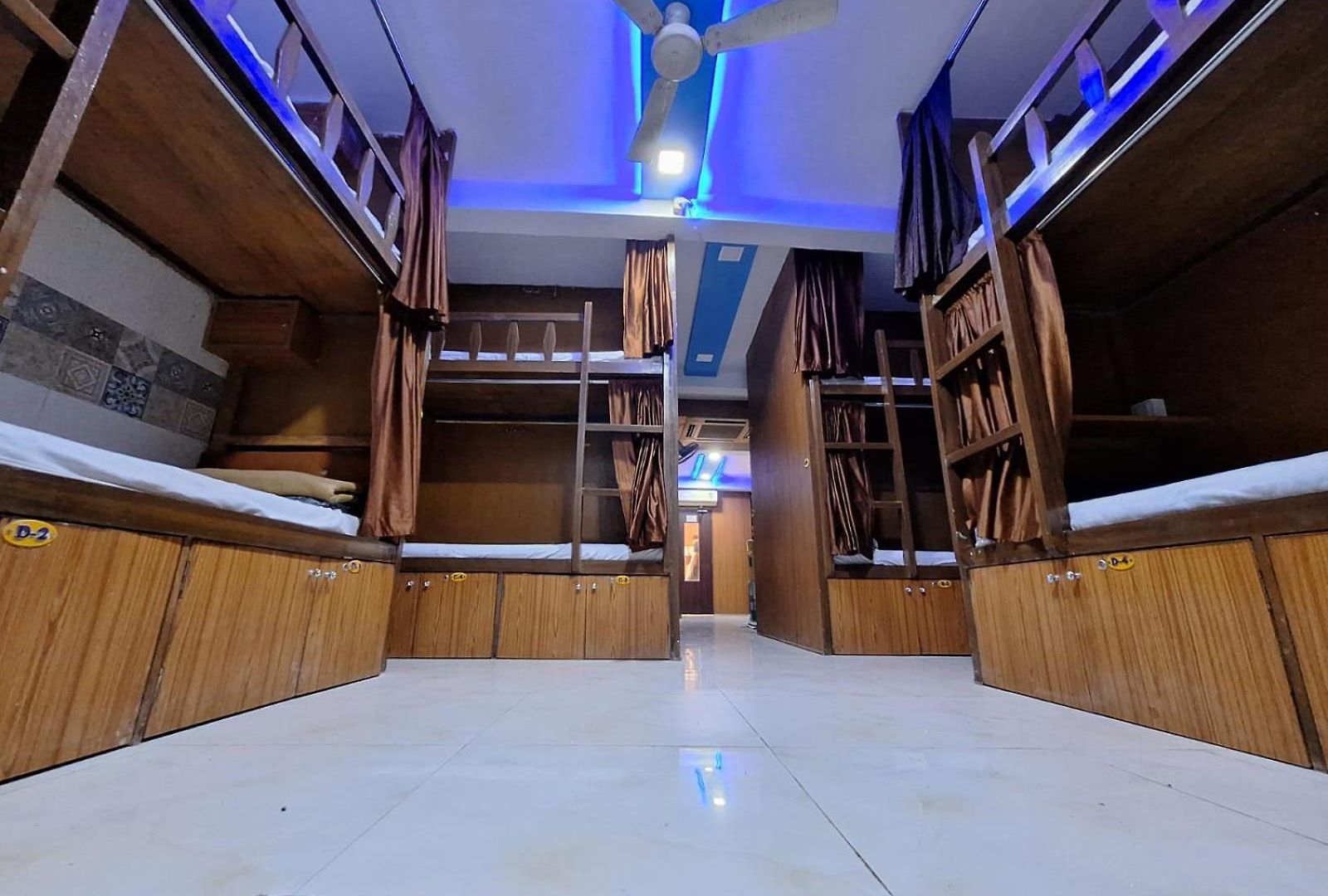 Hostel Neon Nest Suits Asalpha Metro *