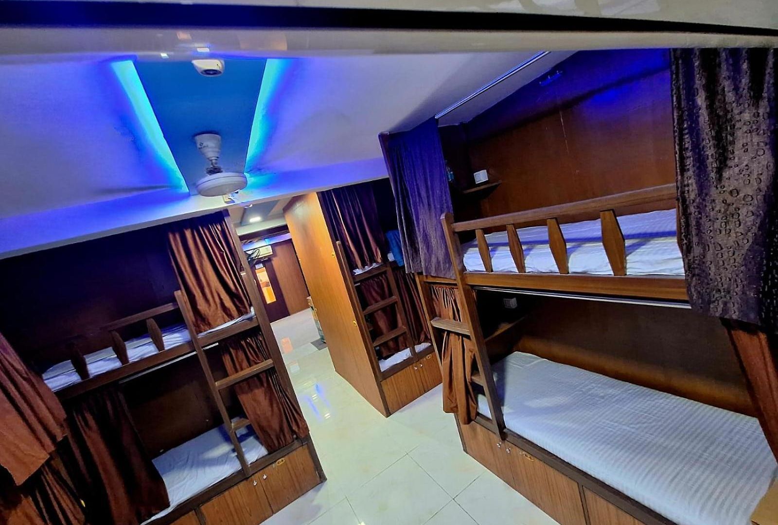 Neon Nest Suits Asalpha Metro Mumbai