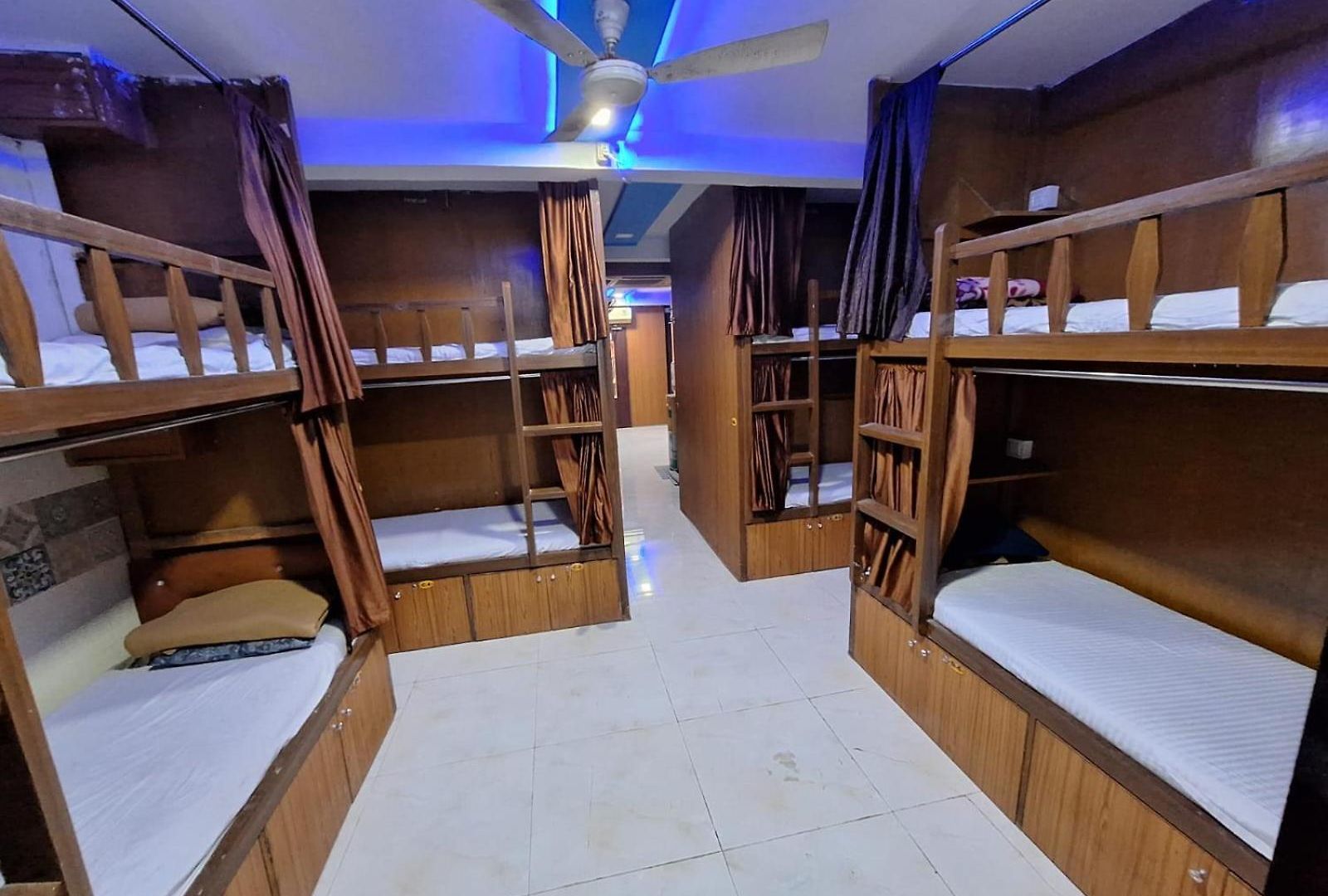 Neon Nest Suits Asalpha Metro * Mumbai