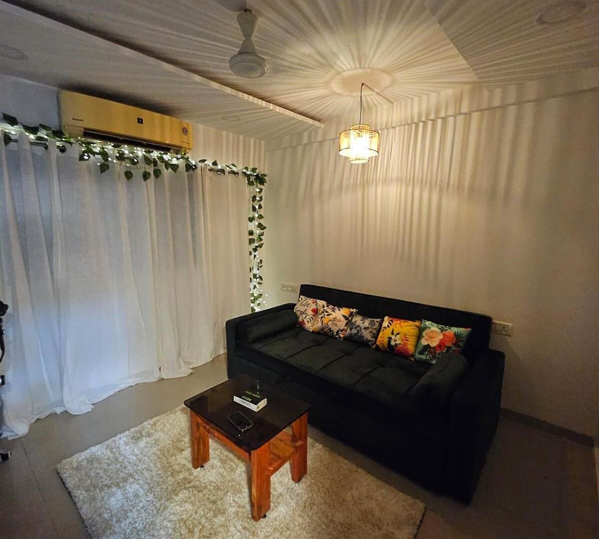 Apartment Carter Bay Peaceful Near The Shore, Bandra Mumbai