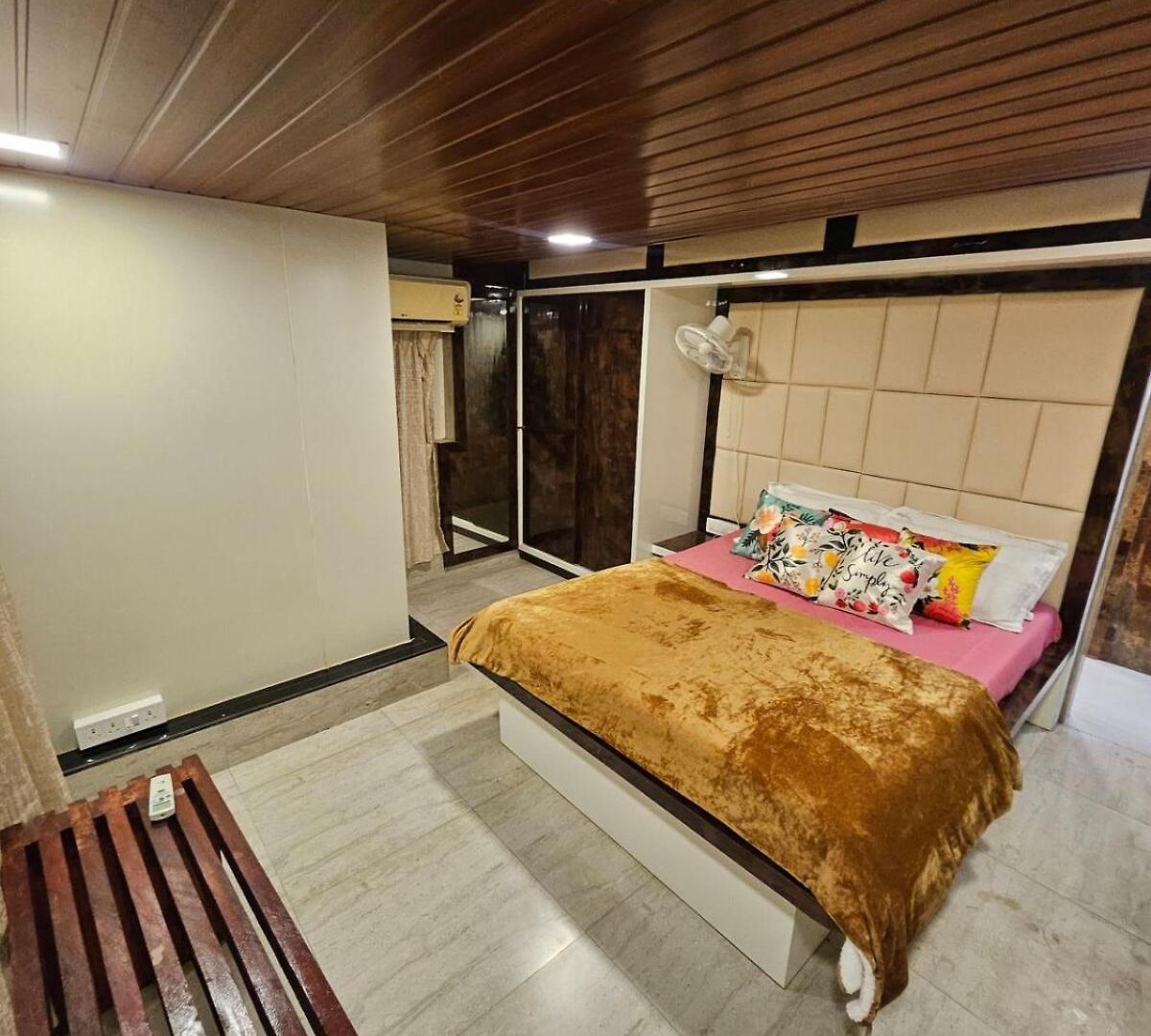 Apartment Carter Bay Peaceful Near The Shore, Bandra Mumbai