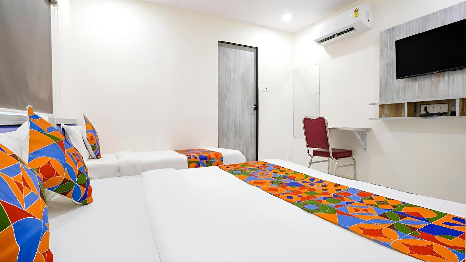 Hotel Glitz Good Luck Residency - Nr Exhibition Centre