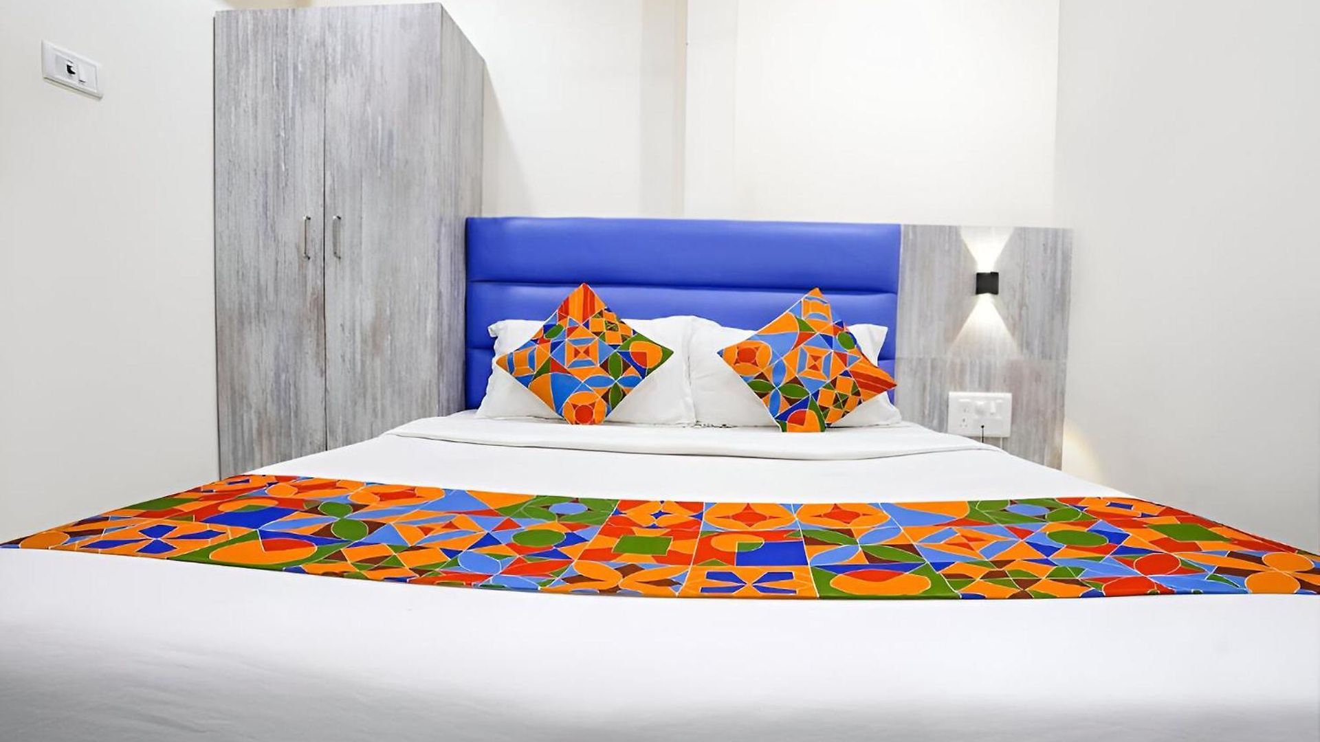 Glitz Good Luck Residency - Nr Exhibition Centre Hotel 3*