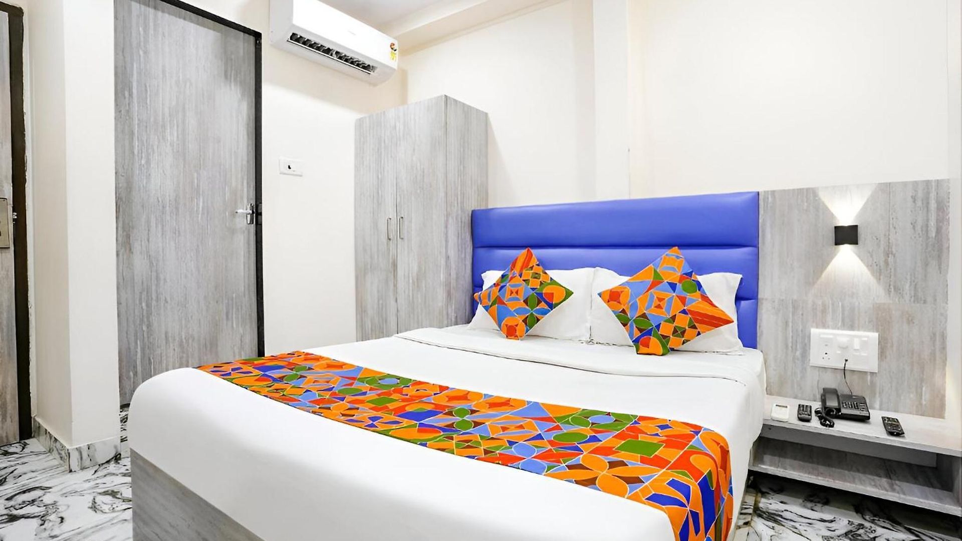 Hotel Glitz Good Luck Residency - Nr Exhibition Centre