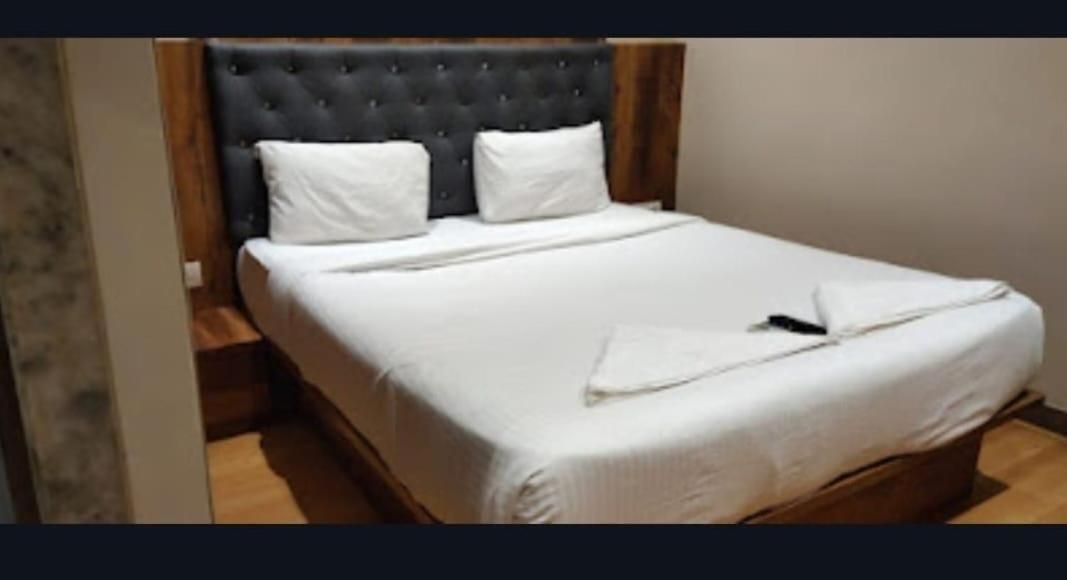 Glitz New Pacific - Nr International Airport 3* Mumbai