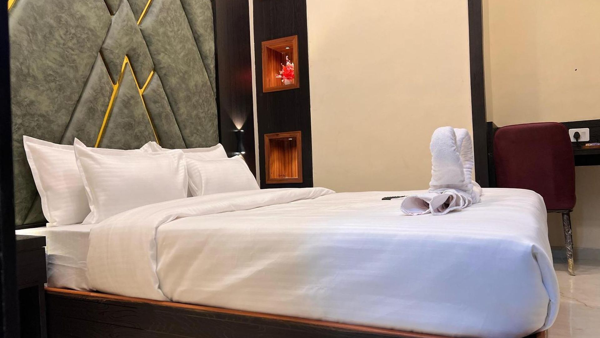Sky Suite-sahar Cargo And Intl Airport * Mumbai