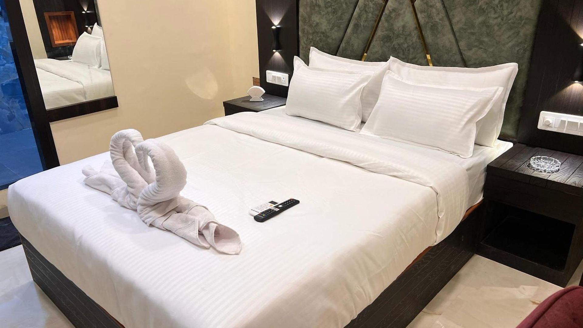Sky Suite-sahar Cargo And Intl Airport * Mumbai