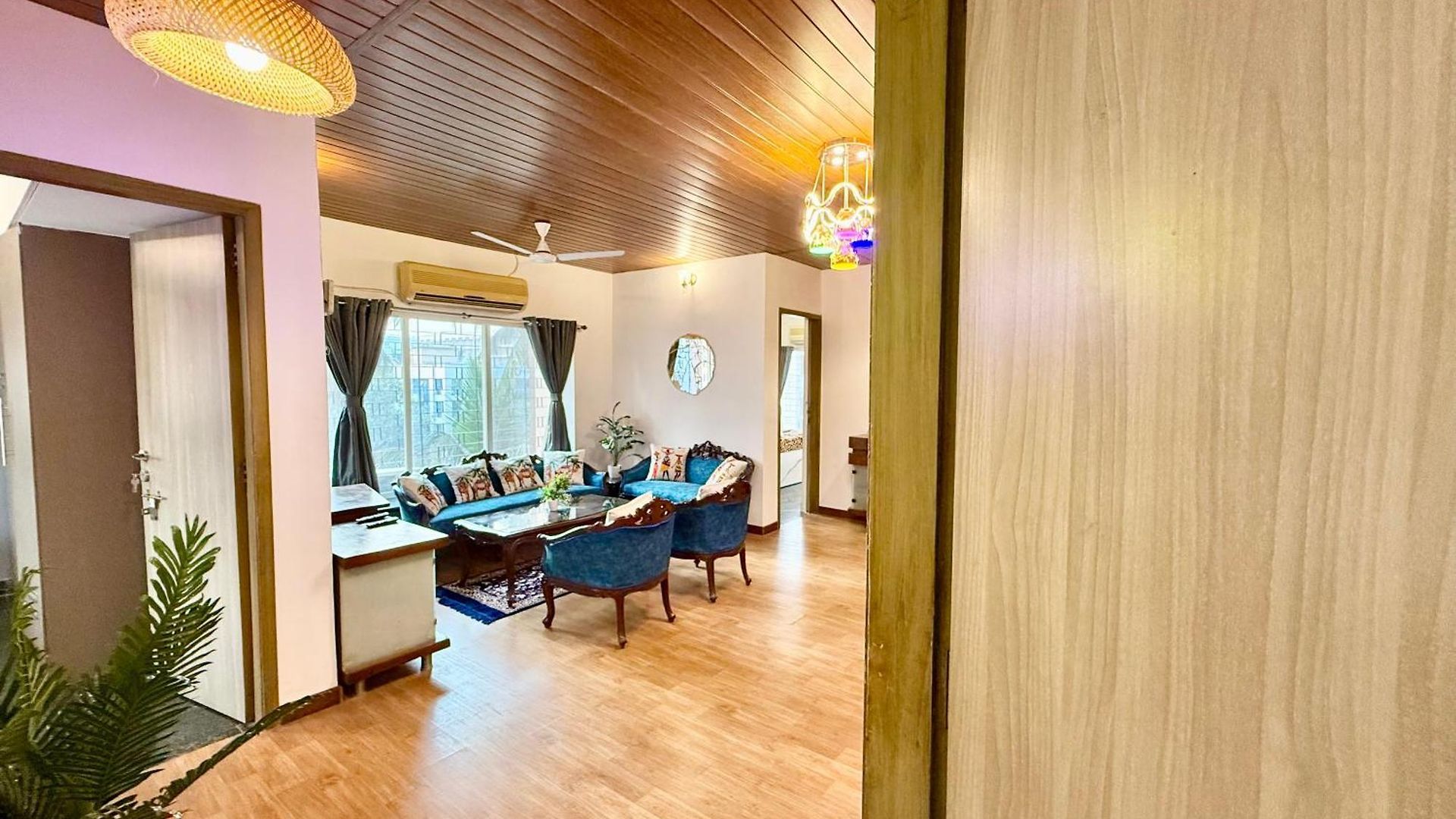 Lovely 3bhk Serviced Near Iskcon Temple, Juhu *