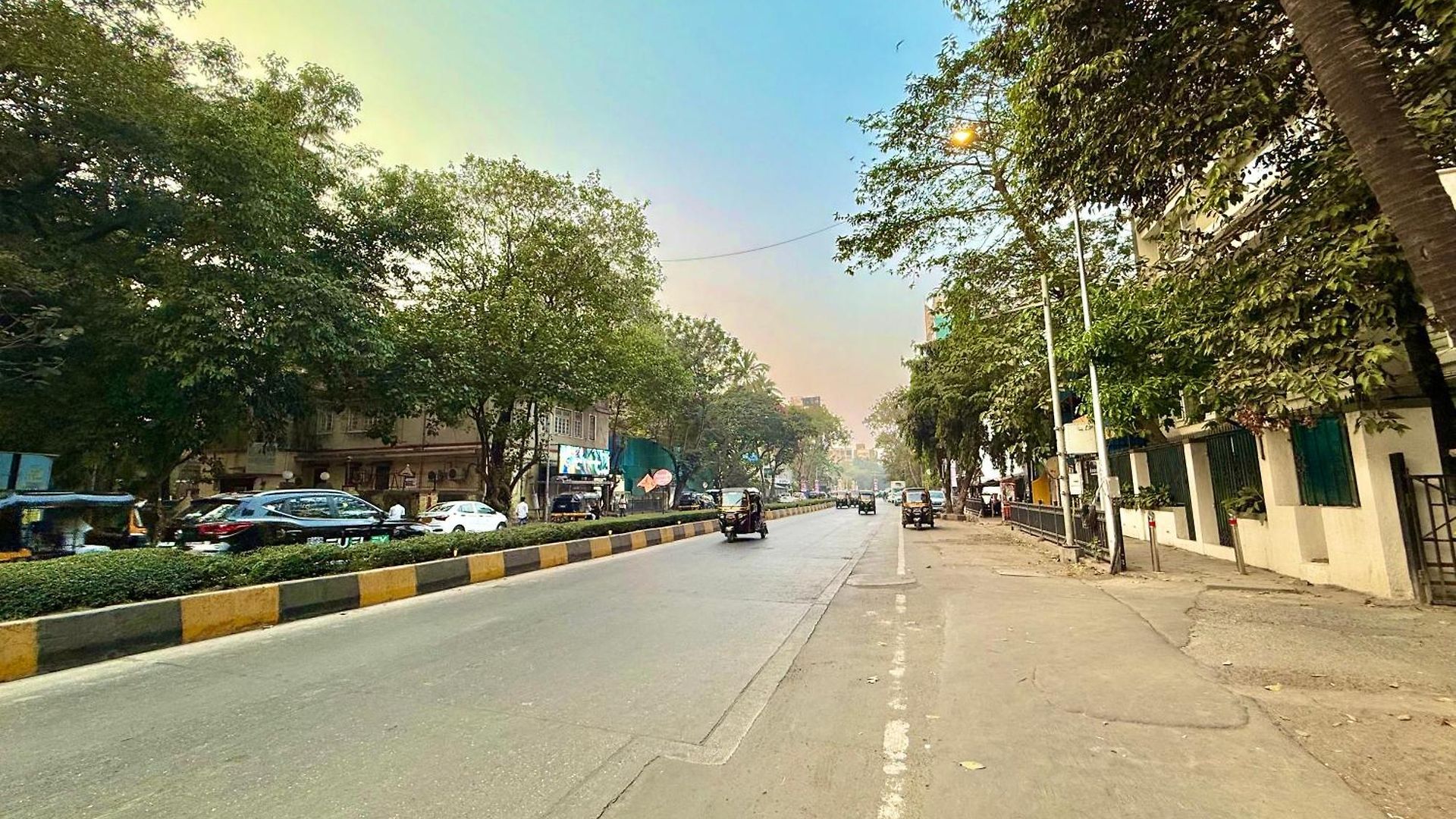 Apartment Lovely 3bhk Serviced Near Iskcon Temple, Juhu