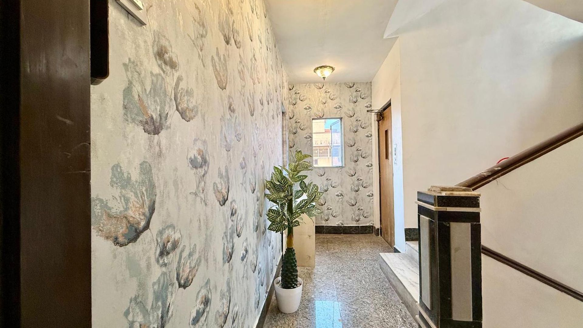 Lovely 3bhk Serviced Near Iskcon Temple, Juhu Mumbai