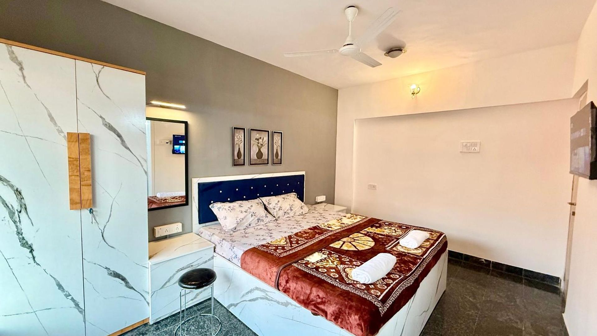 Lovely 3bhk Serviced Near Iskcon Temple, Juhu
