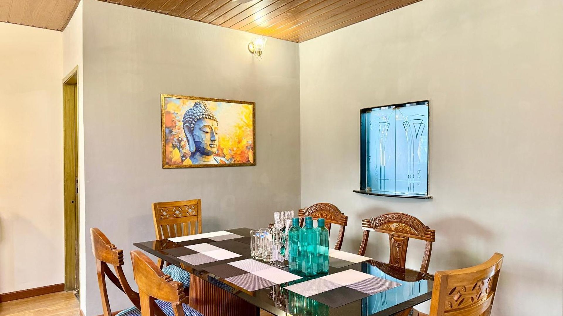 Lovely 3bhk Serviced Near Iskcon Temple, Juhu Mumbai