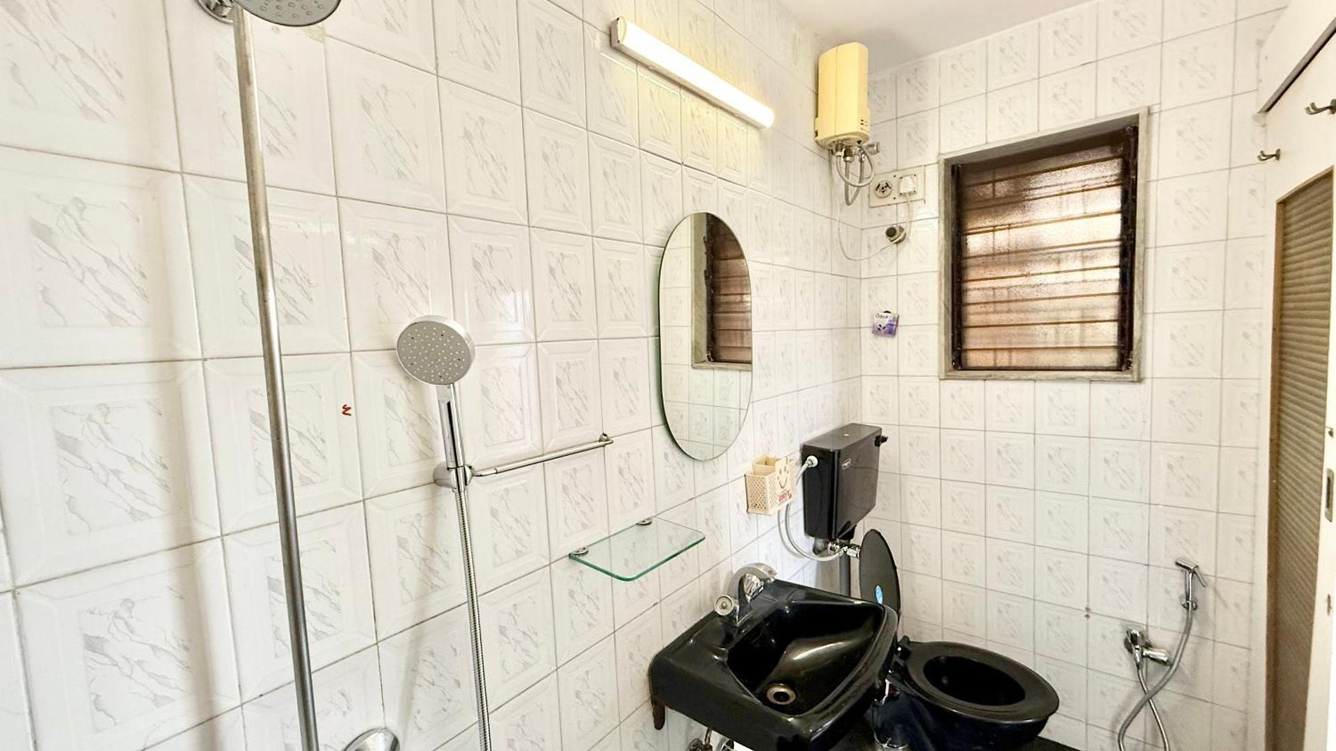 Lovely 3bhk Serviced Near Iskcon Temple, Juhu Apartment *