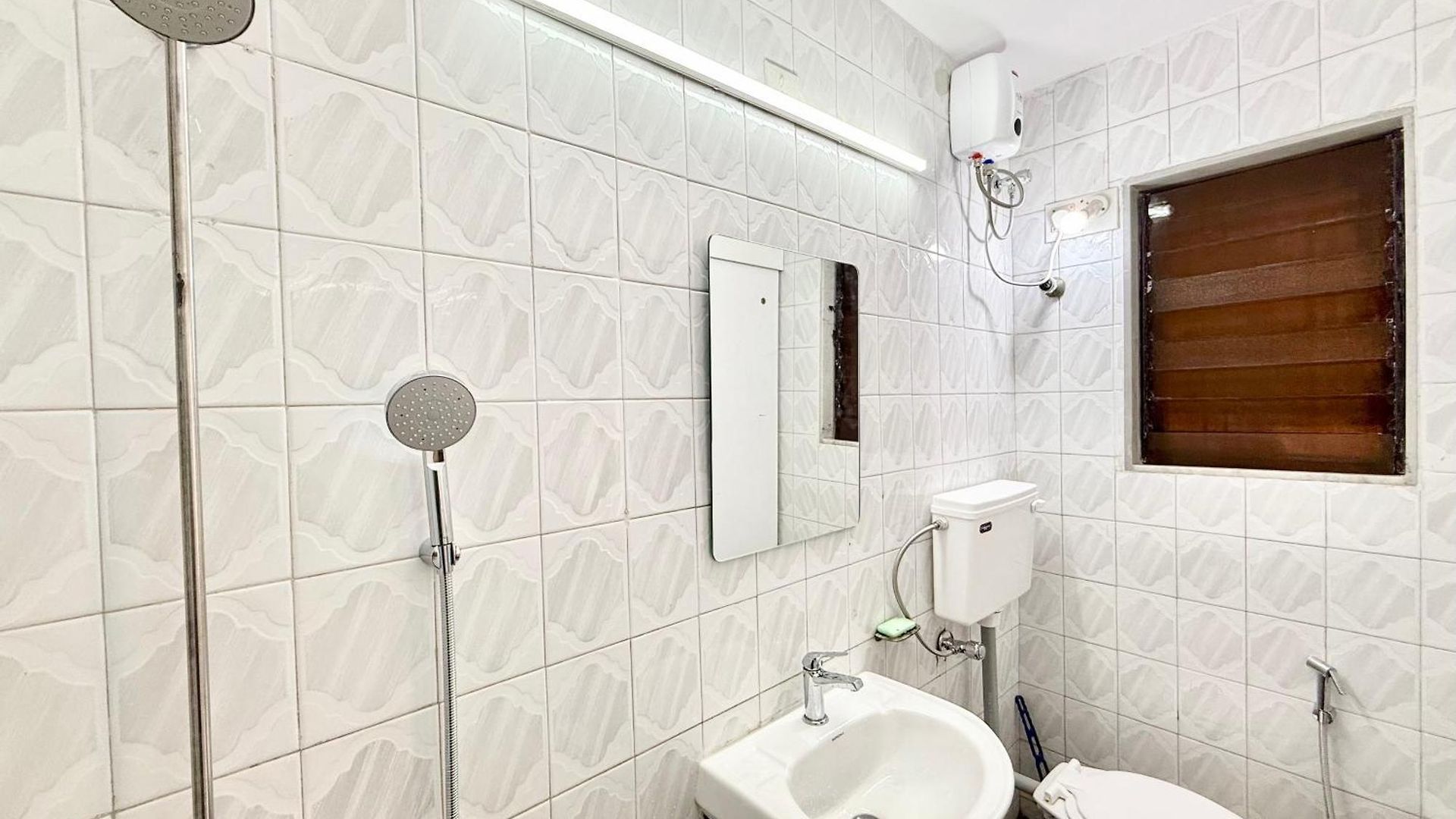 Lovely 3bhk Serviced Near Iskcon Temple, Juhu Apartment *