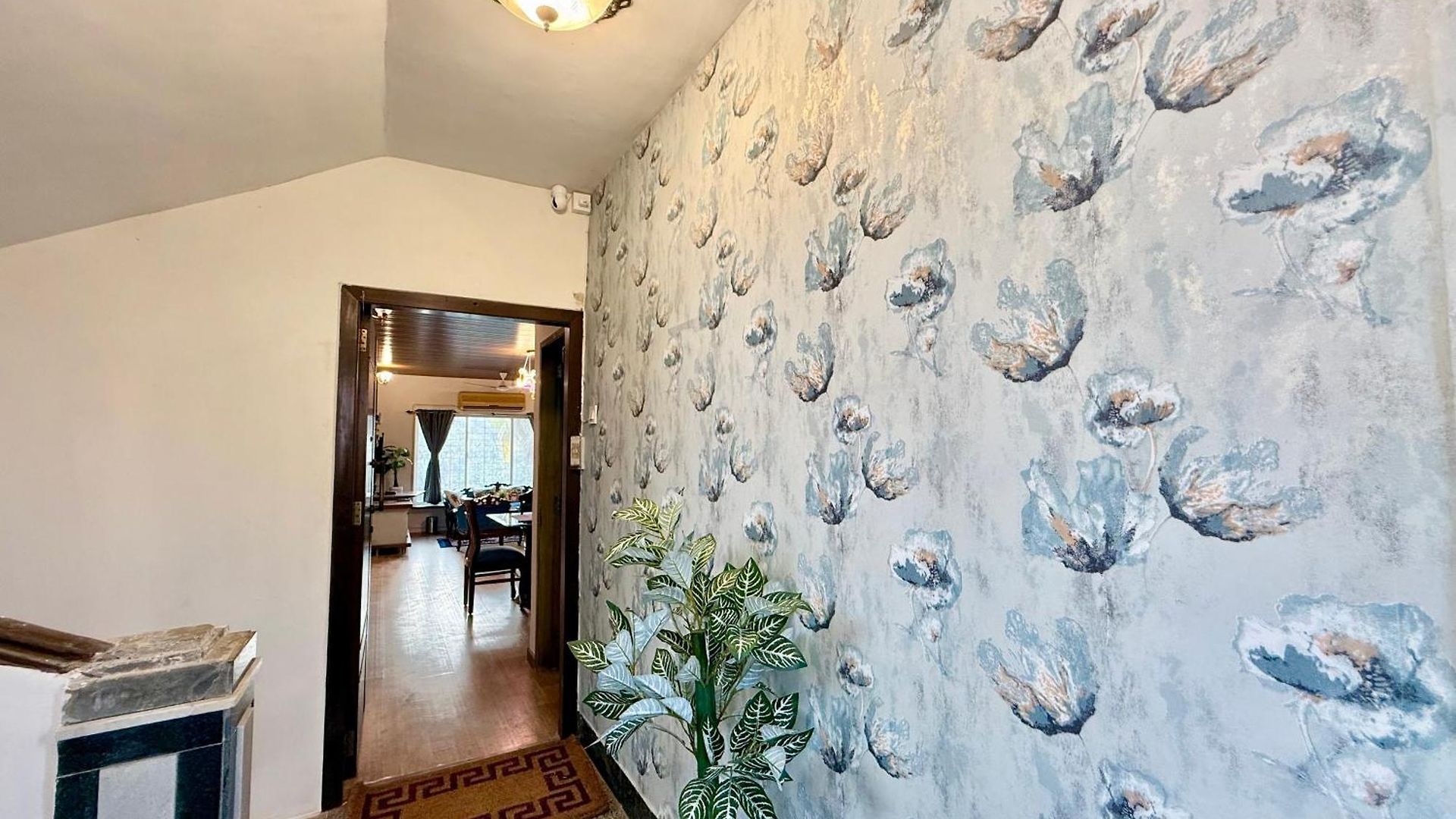 Lovely 3bhk Serviced Near Iskcon Temple, Juhu *