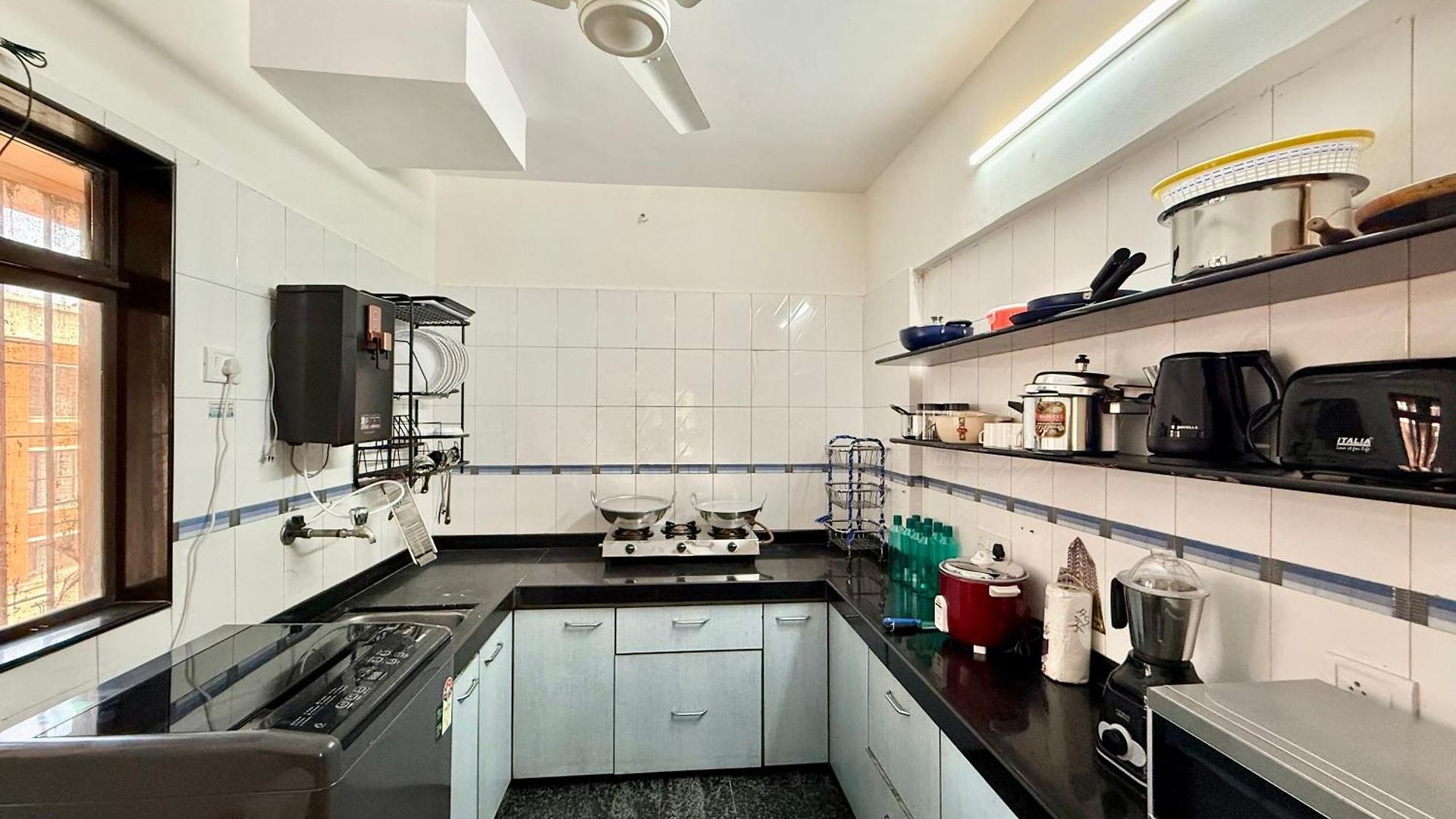 Apartment Lovely 3bhk Serviced Near Iskcon Temple, Juhu Mumbai