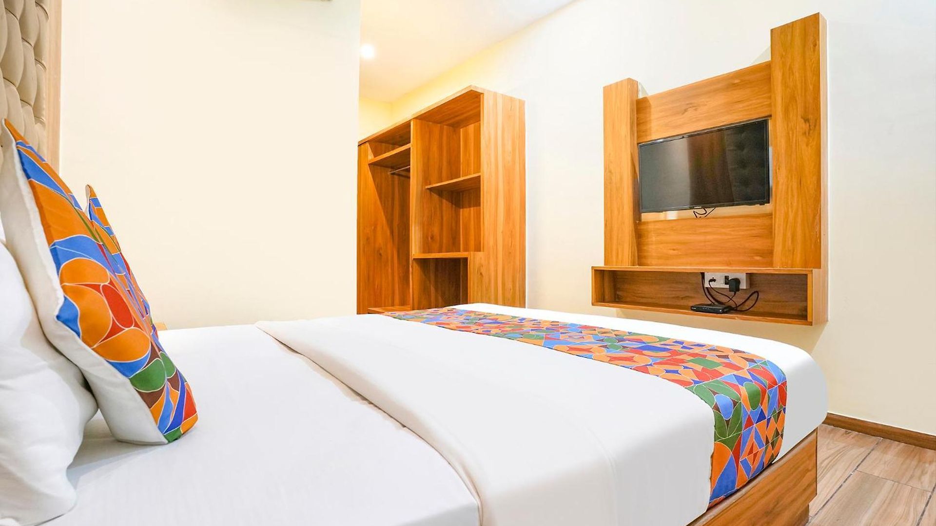 Fabhotel Cozy - Nr International Airport Mumbai