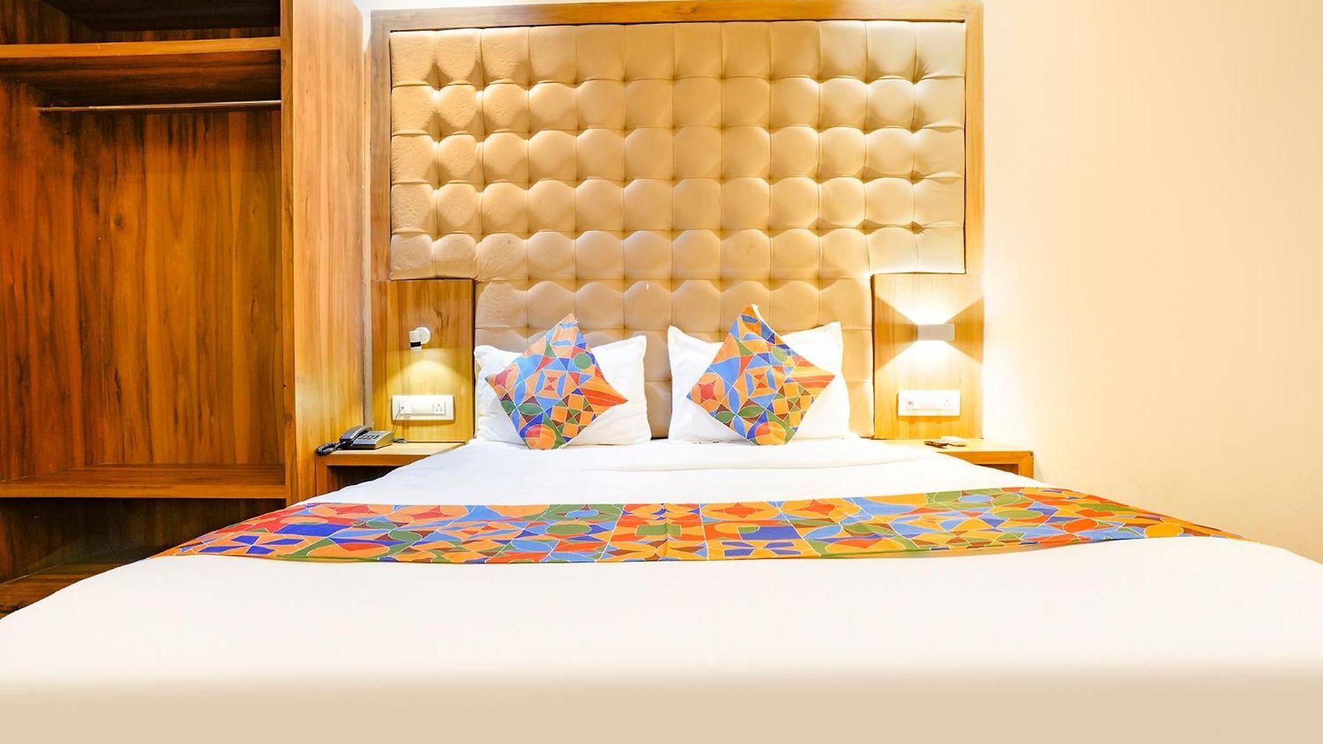 Fabhotel Cozy - Nr International Airport Mumbai