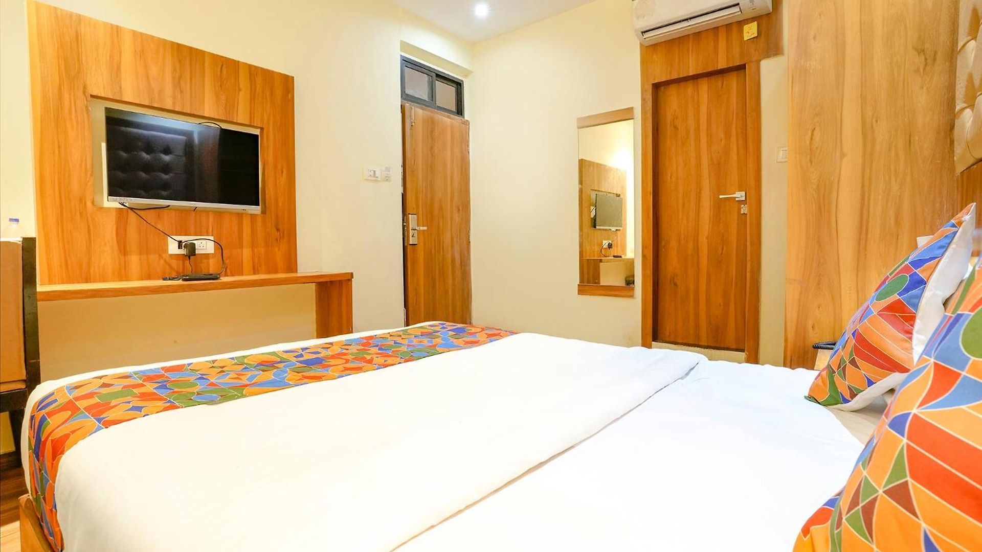 Fabhotel Cozy - Nr International Airport