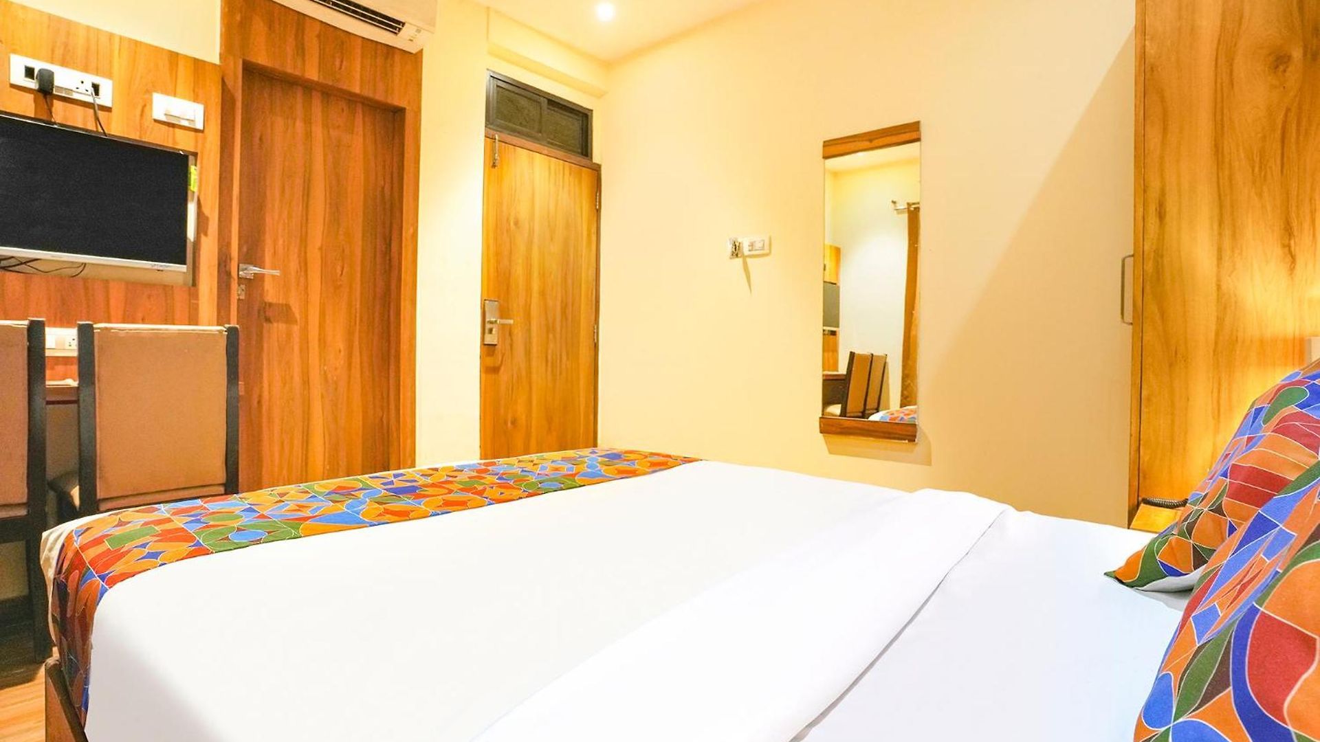 Fabhotel Cozy - Nr International Airport Hotel Mumbai