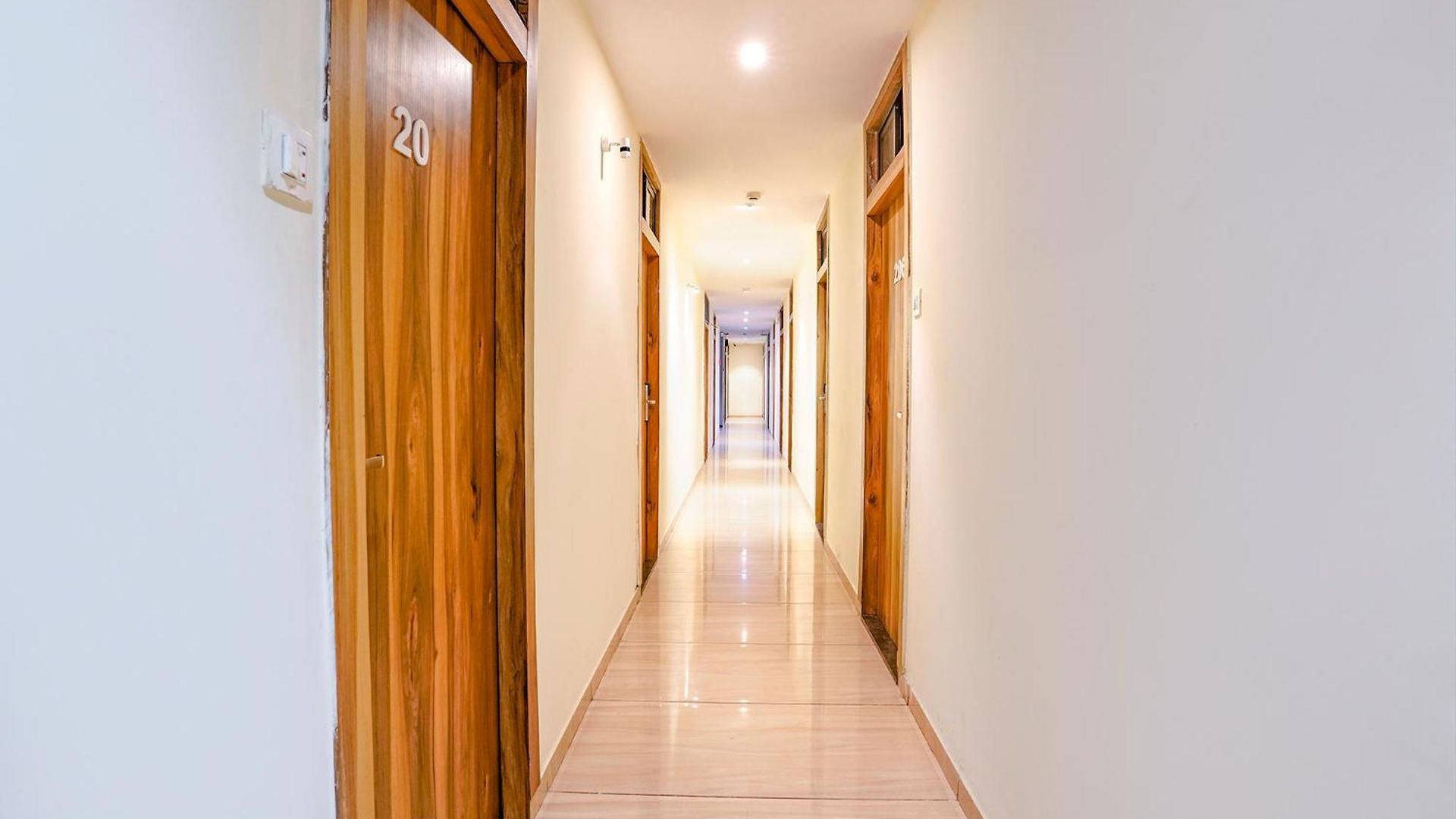 Fabhotel Cozy - Nr International Airport