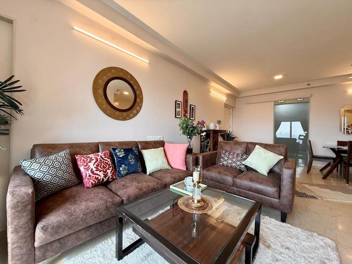 Connekthomes - 5 Star 3bed3bath Luxury Pool, Gym Near Airport Bkc Mumbai