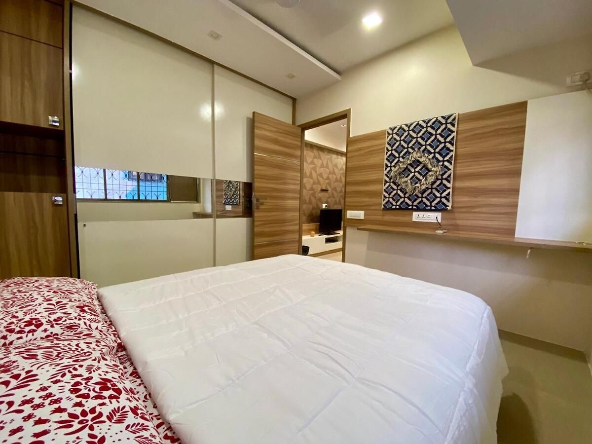 Chic Pad In Bandra West Apartment