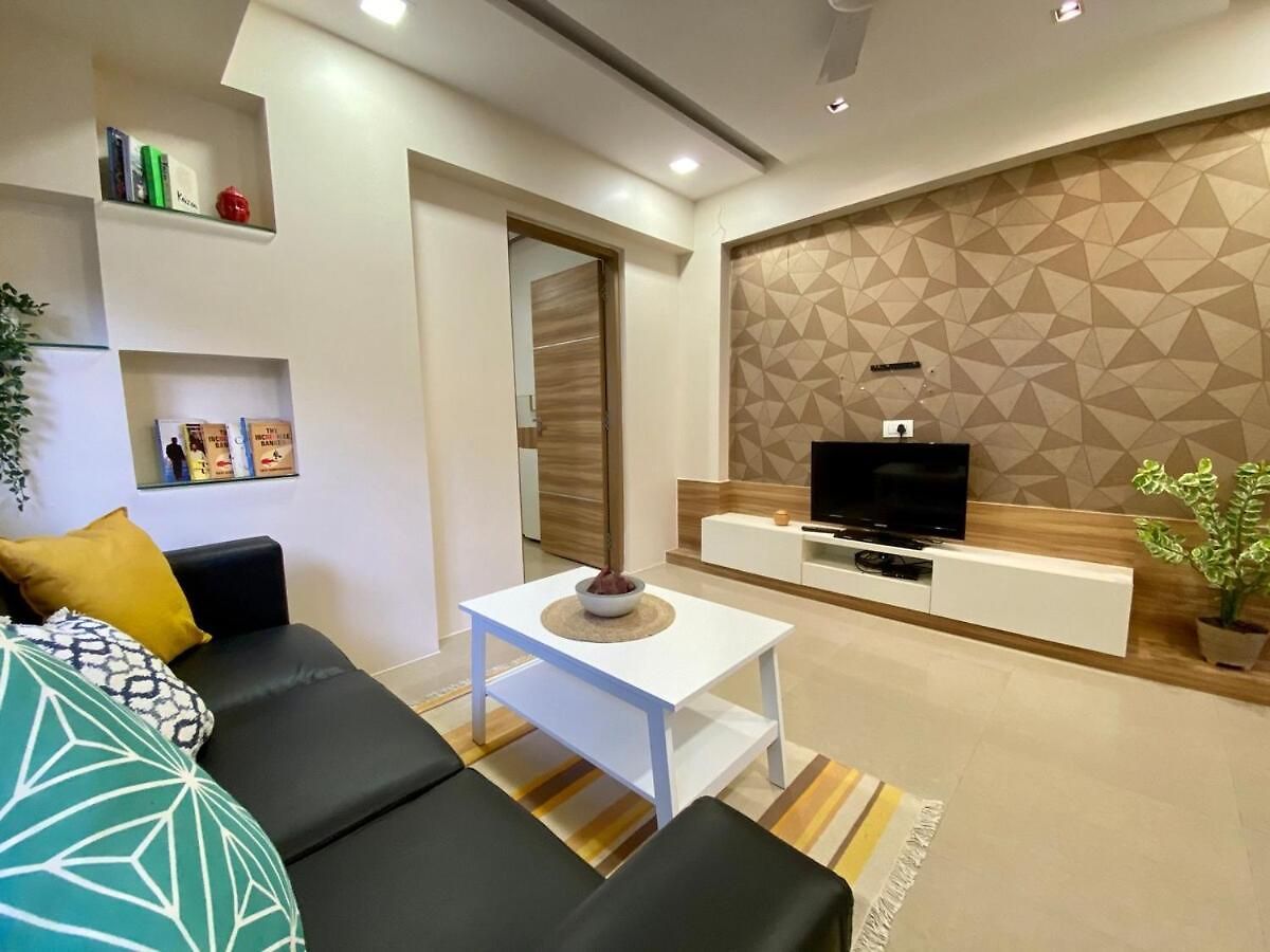 Chic Pad In Bandra West Apartment *