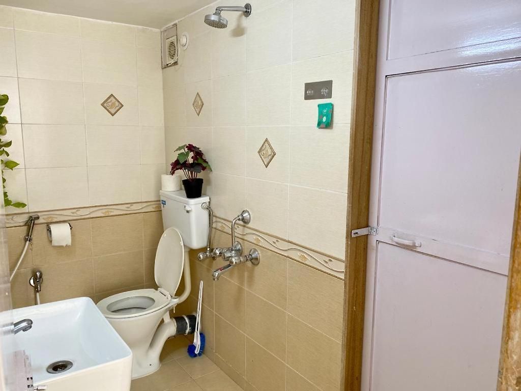 Entire 3 Bedroom With Balconies Bandra Apartment Mumbai