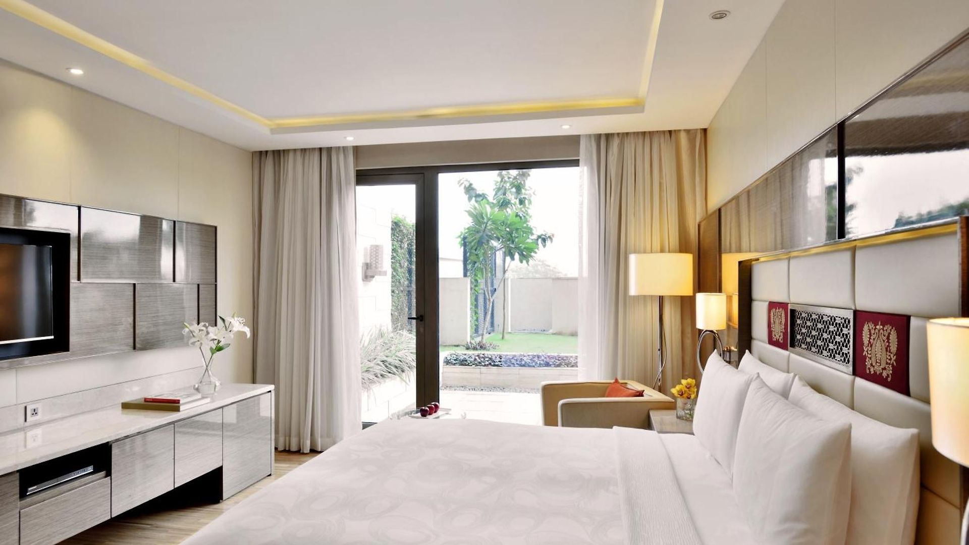 Jw Marriott Sahar Airport Hotel