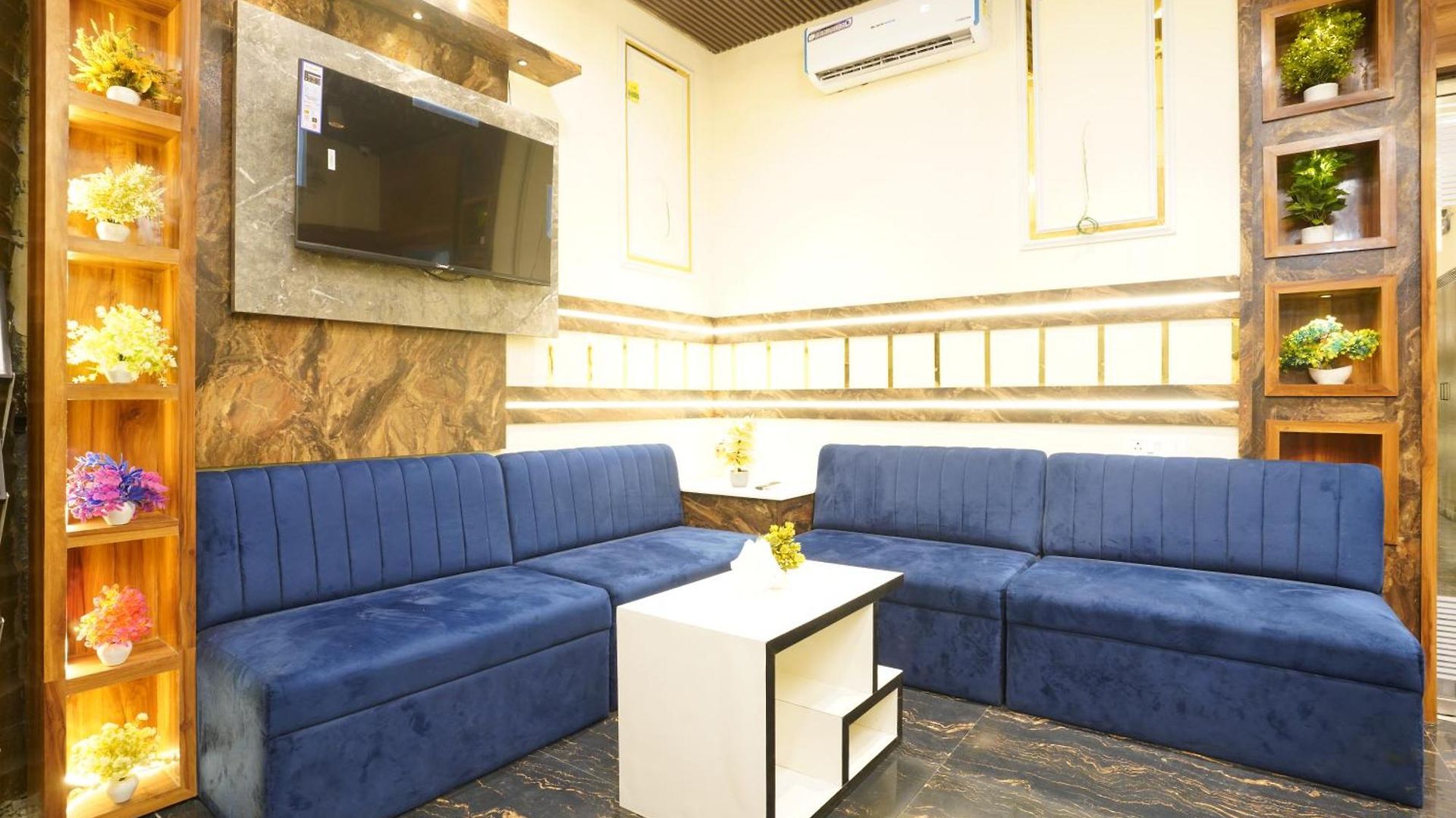 Sky Suite-sahar Cargo And Intl Airport *