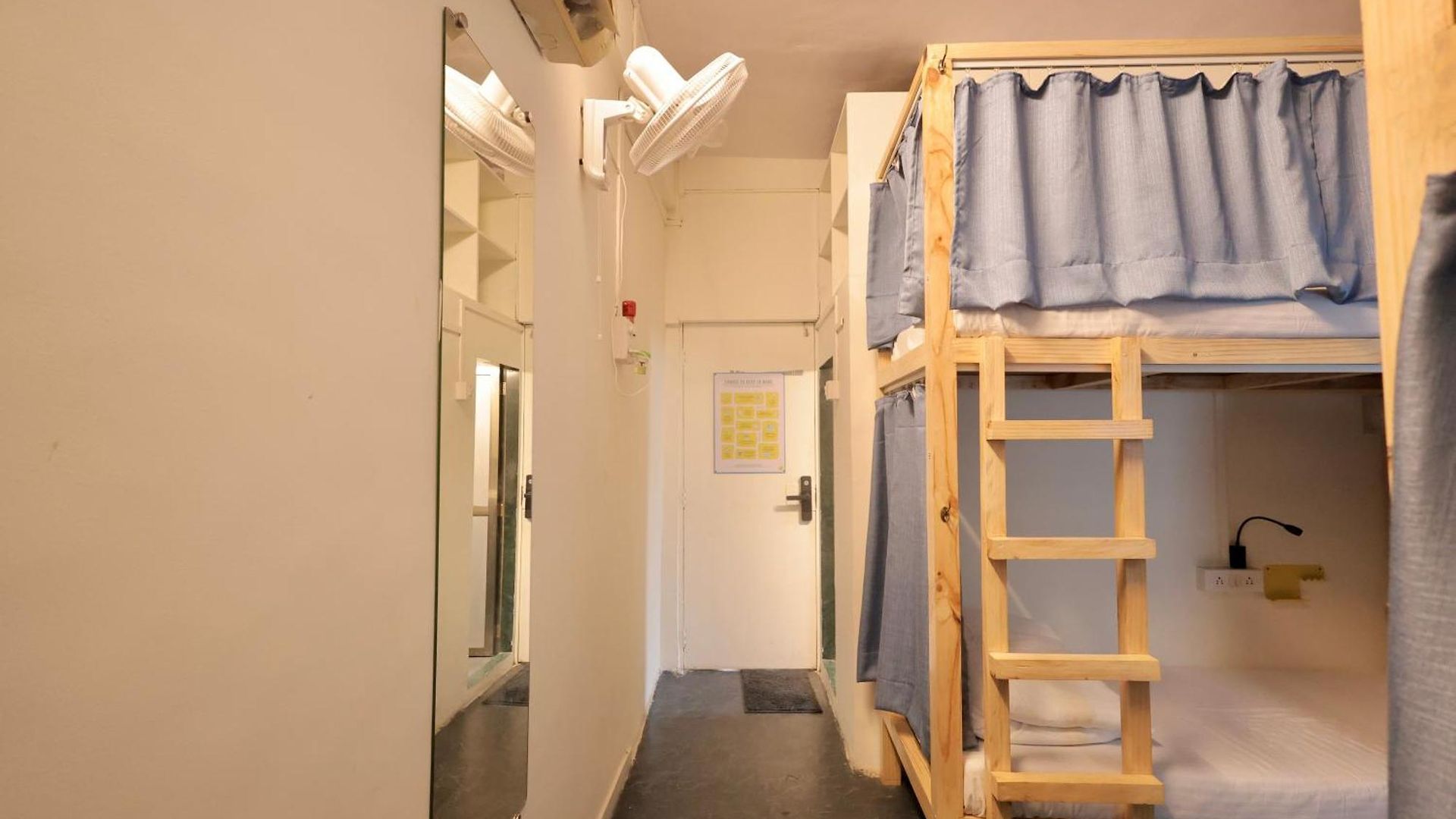 Hostel Locomo Mini - 9 Mins From Airport Mumbai