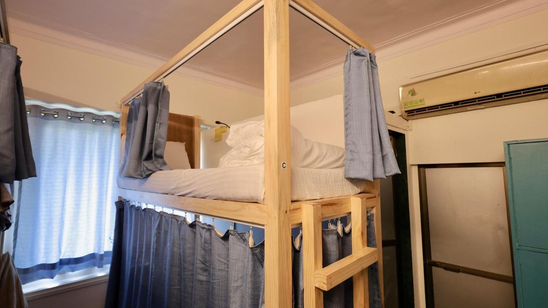 Locomo Mini - 9 Mins From Airport Hostel *